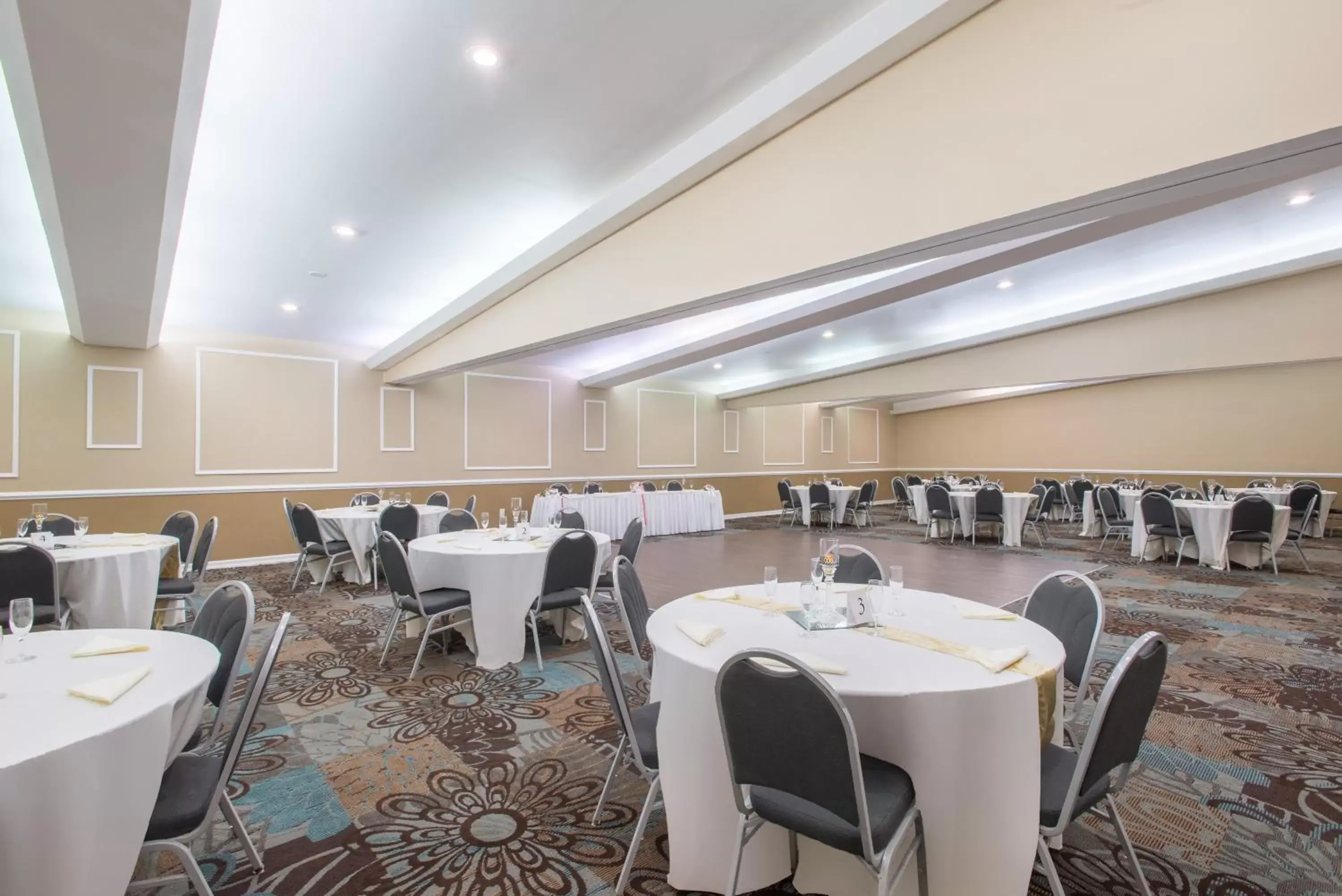 Banquet/Function facilities, Restaurant/Places to Eat in Ramada by Wyndham Whitehall/Allentown