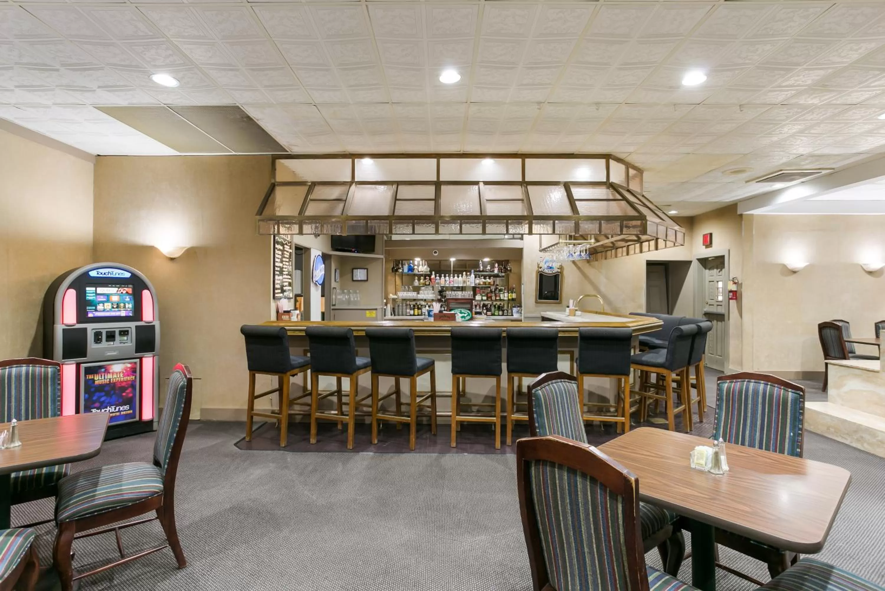 Lounge or bar in Eisenhower Hotel and Conference Center