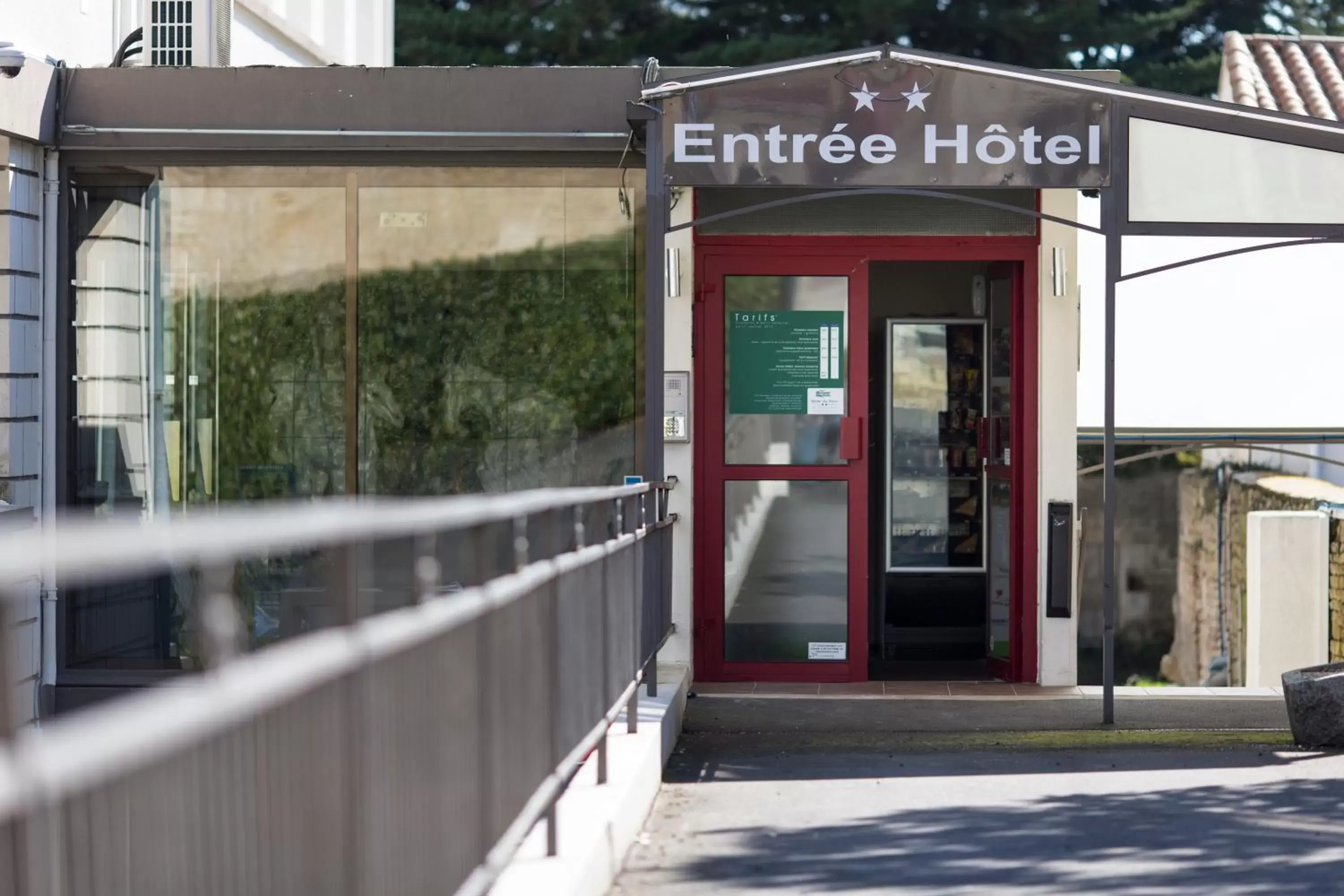 Facade/entrance in Brit Hotel du Parc Niort