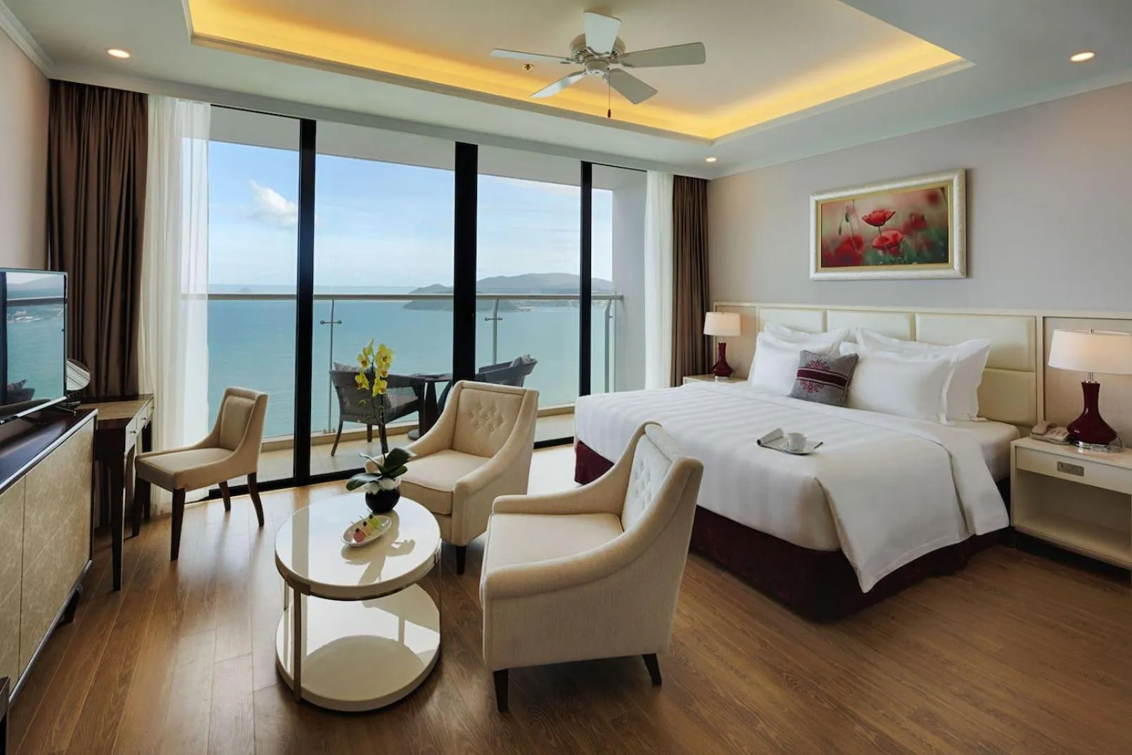 Photo of the whole room, Bed in Vinpearl Beachfront Nha Trang