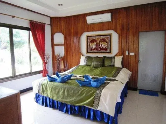 Bedroom, Bed in Moonwalk Lanta Resort