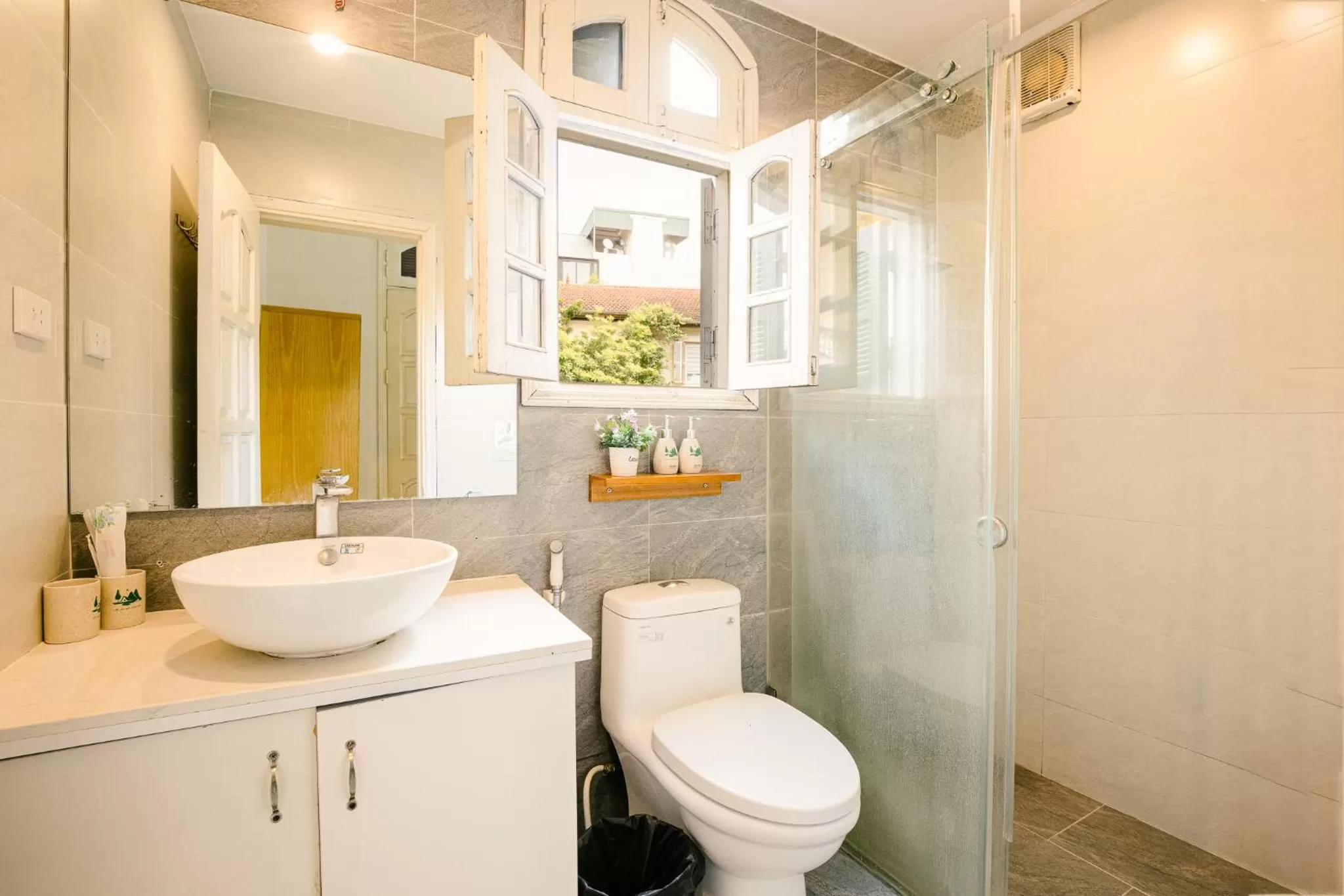 Bathroom in Eden Westlake Hotel