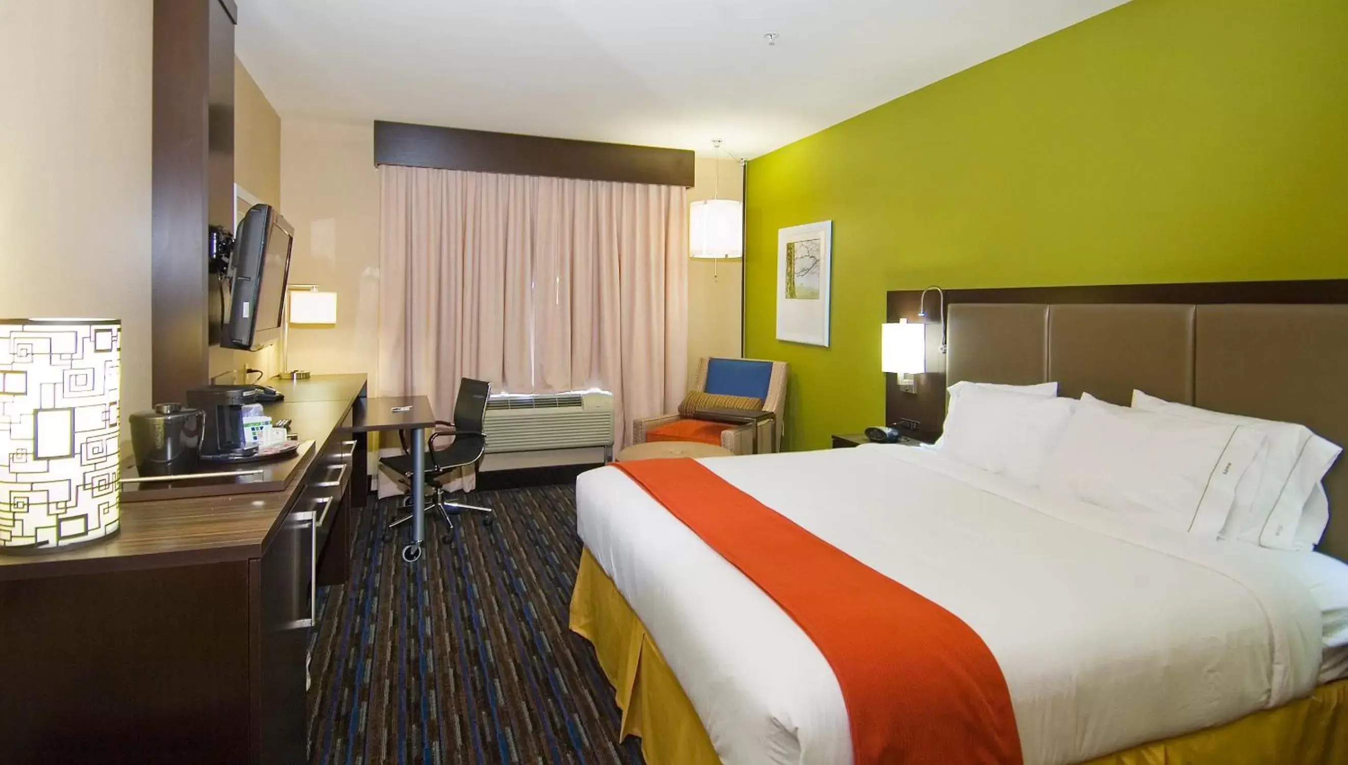 Photo of the whole room in Holiday Inn Express Fulton, an IHG Hotel