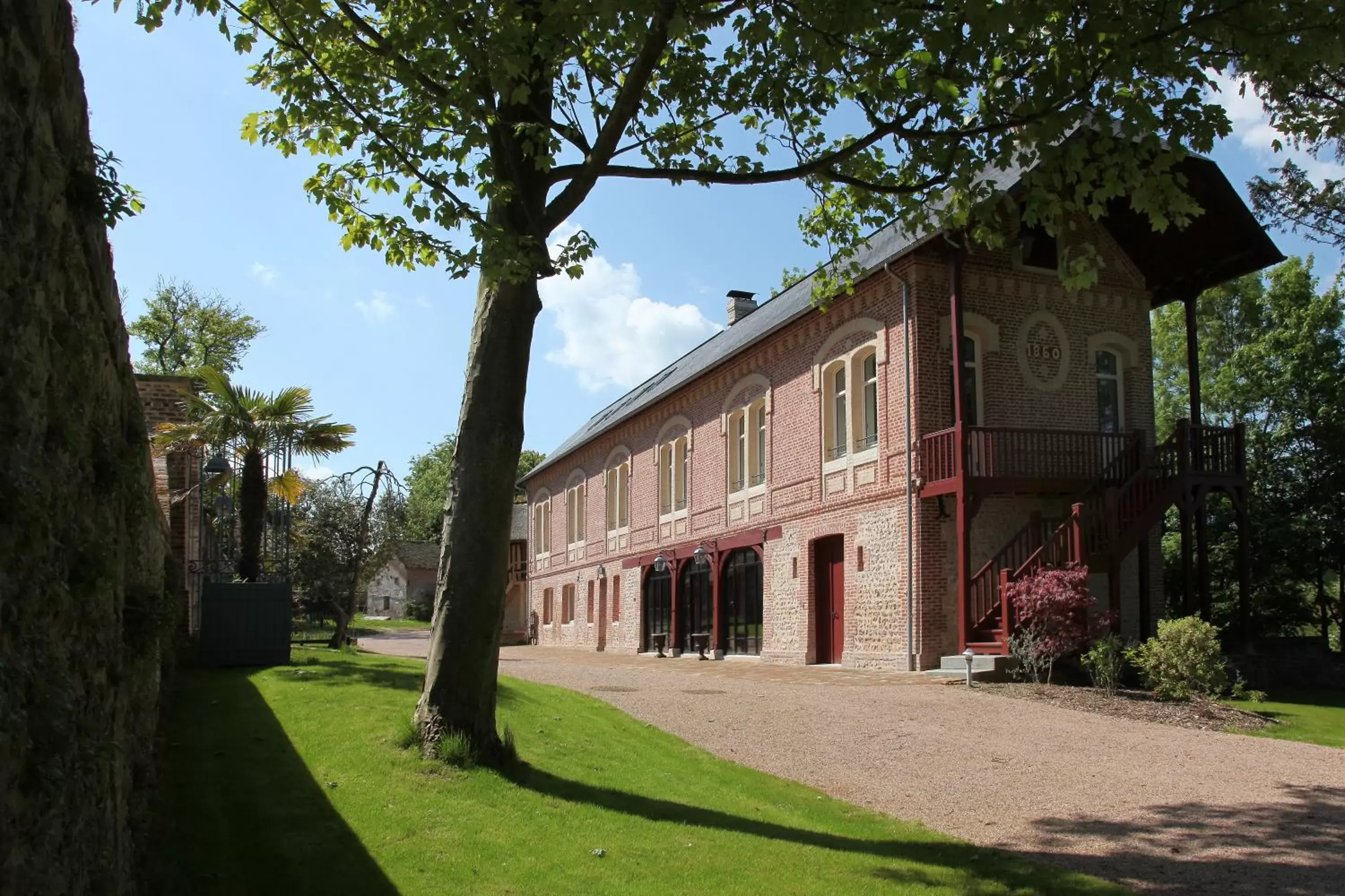 Facade/entrance, Property Building in Le Clos de Grâce