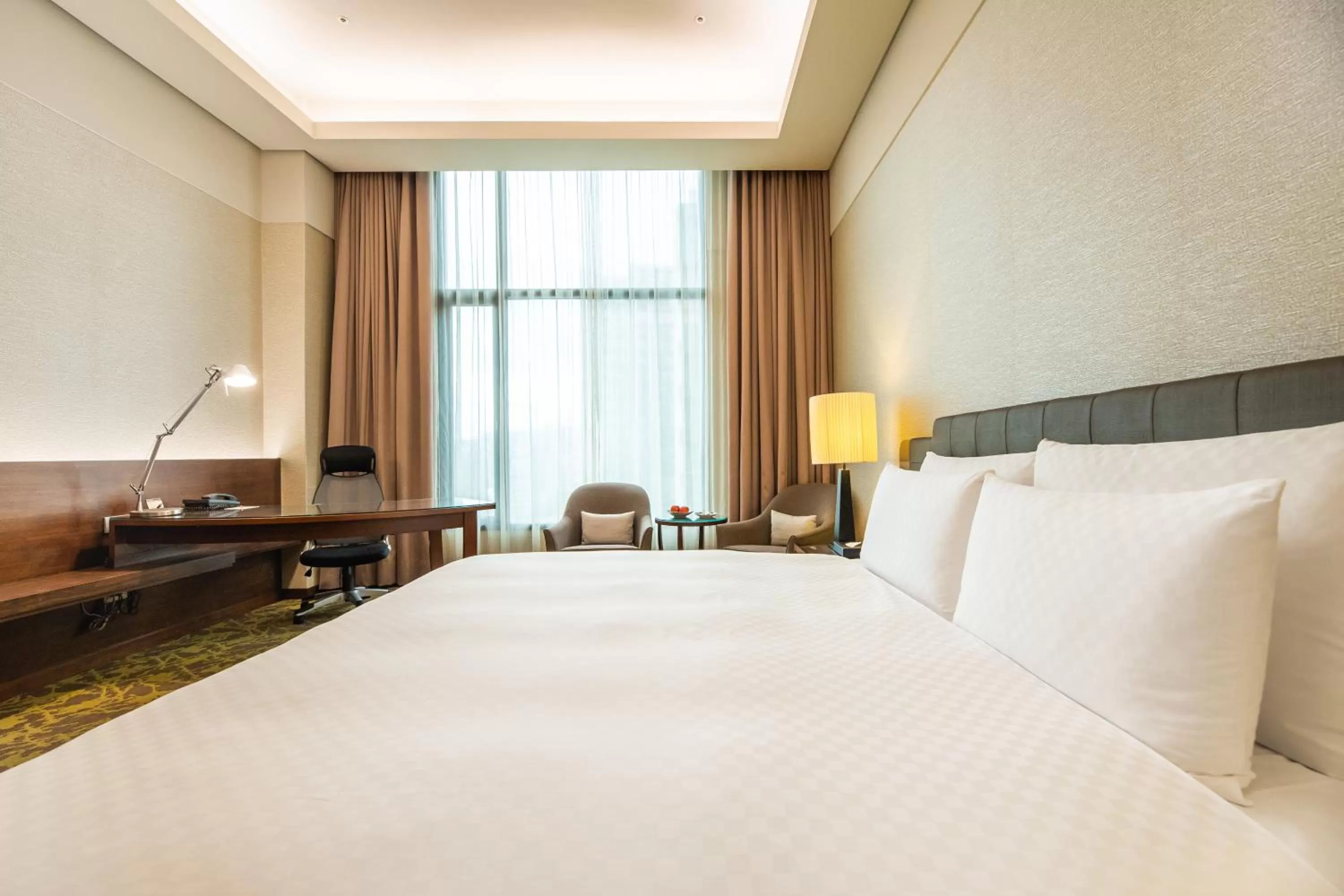 Photo of the whole room, Bed in Miramar Garden Taipei