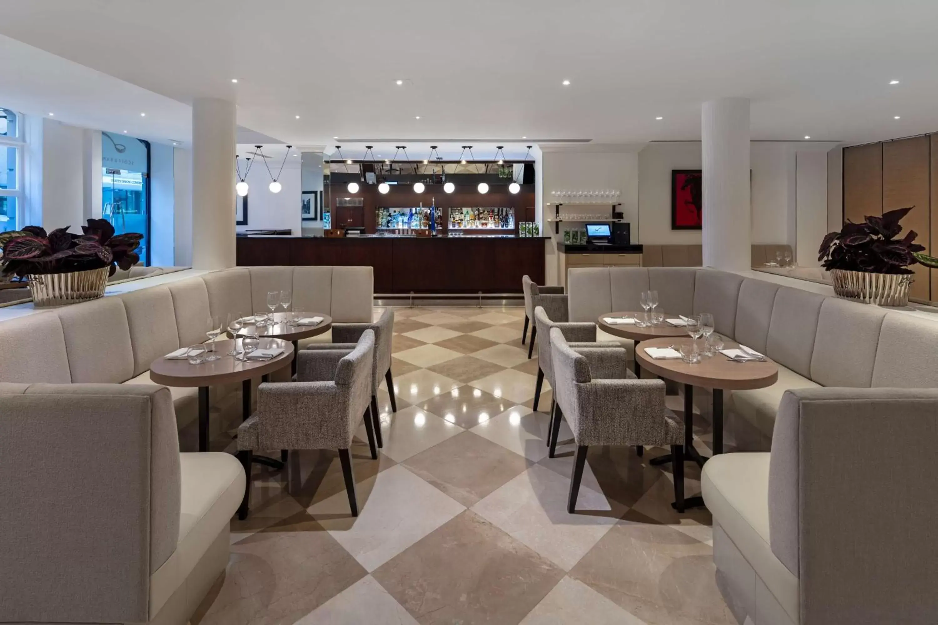 Restaurant/Places to Eat in Radisson Blu Edwardian Kenilworth Hotel, London