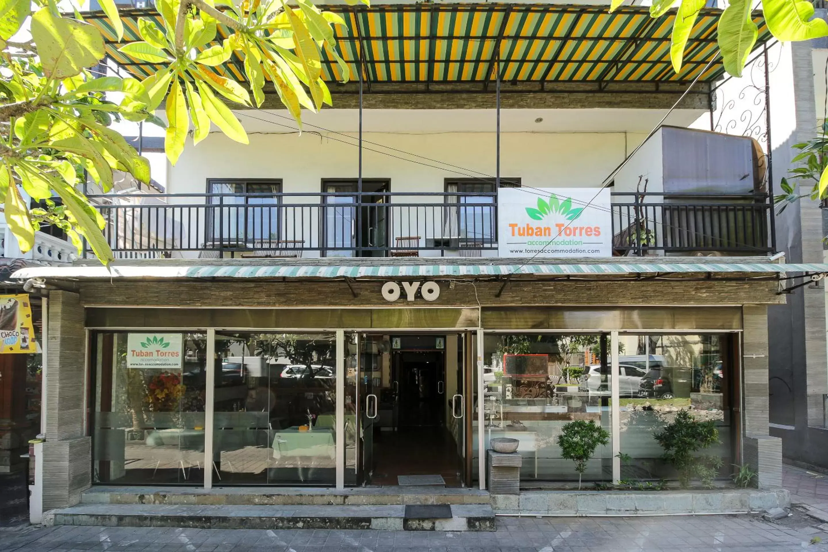 Facade/entrance in OYO 734 Tuban Torres Accomodation