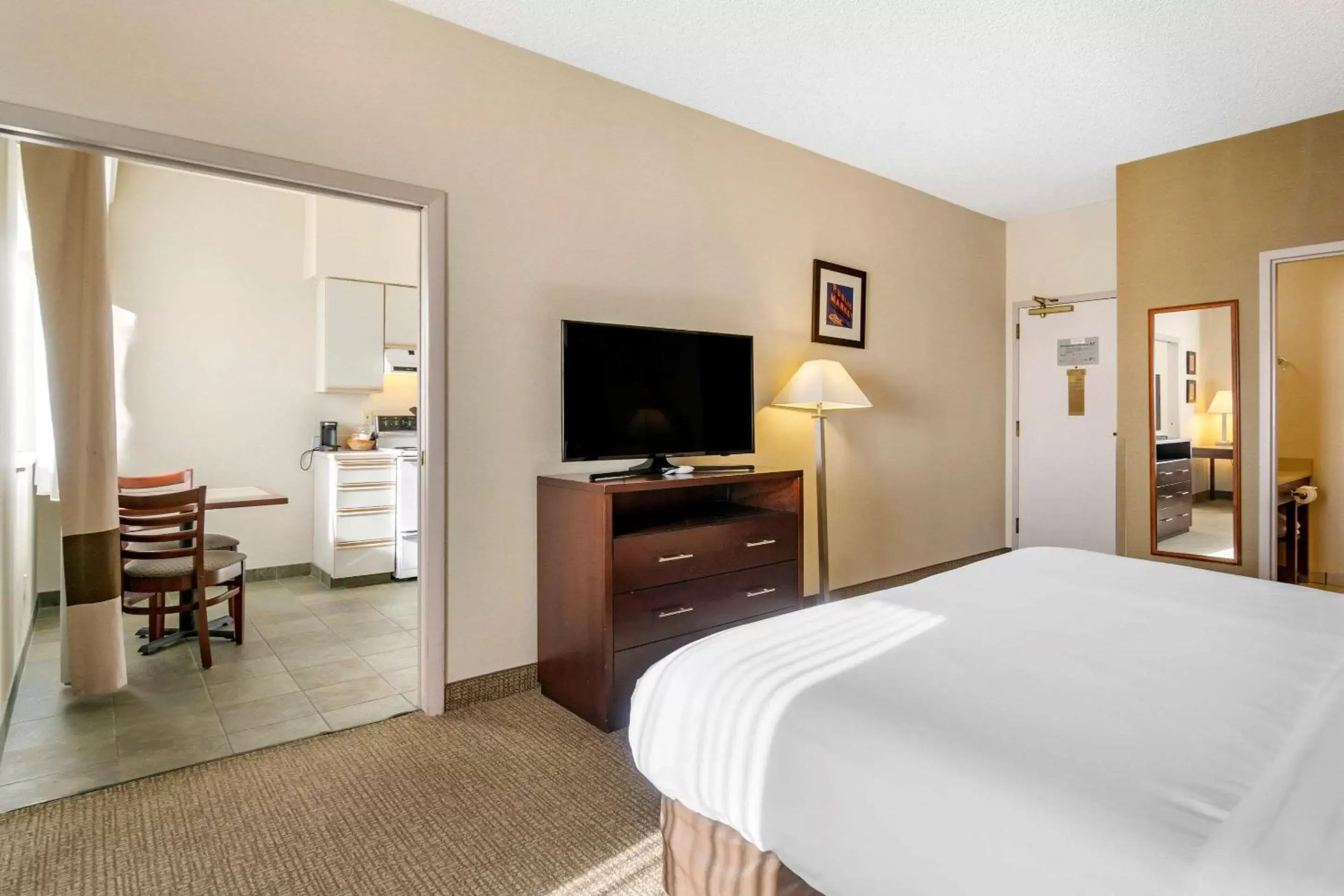 Photo of the whole room, TV/Entertainment Center in Comfort Inn & Suites Seattle North