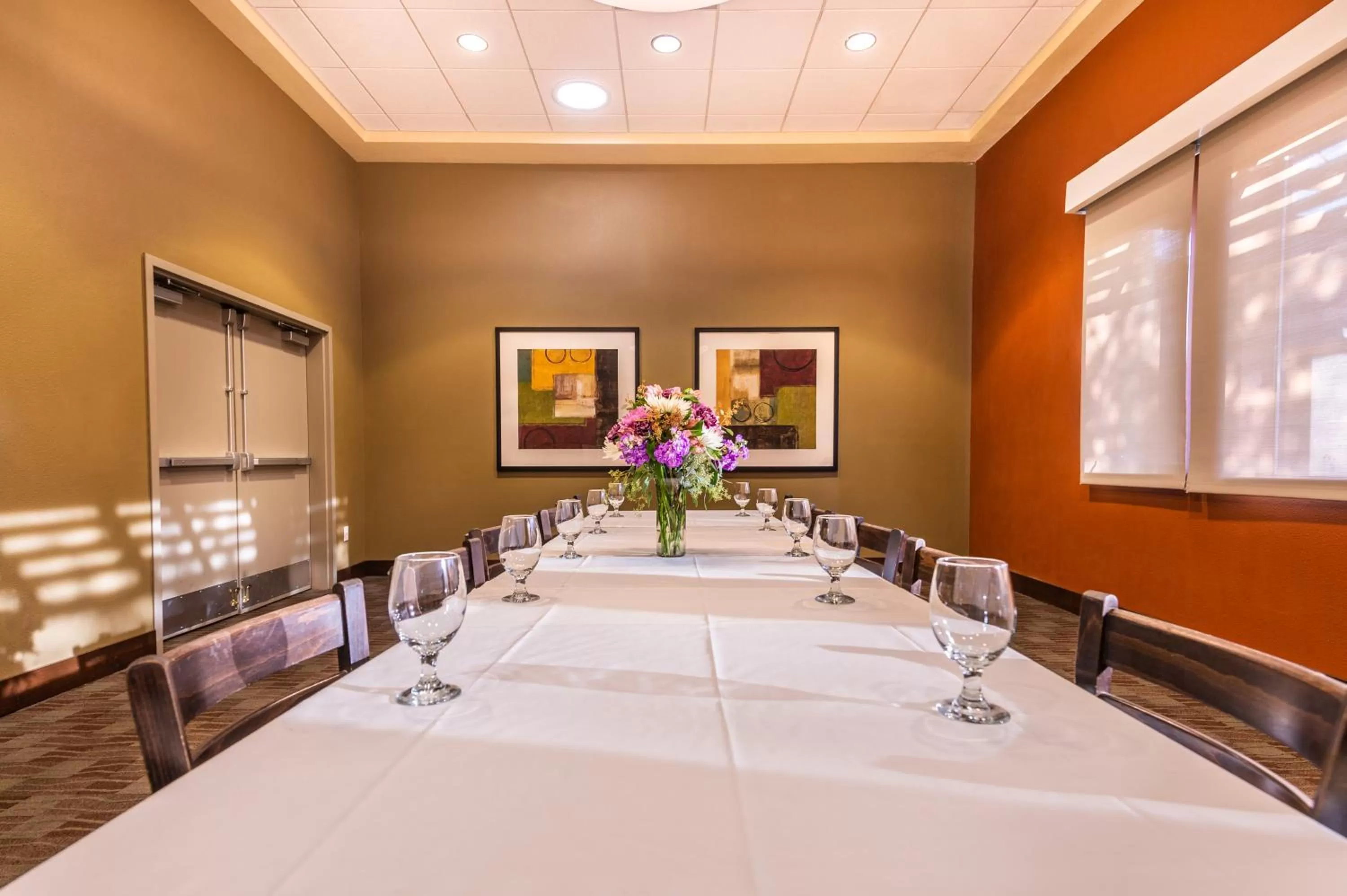 Meeting/conference room in Gaia Hotel & Spa Redding, an Ascend Collection Hotel