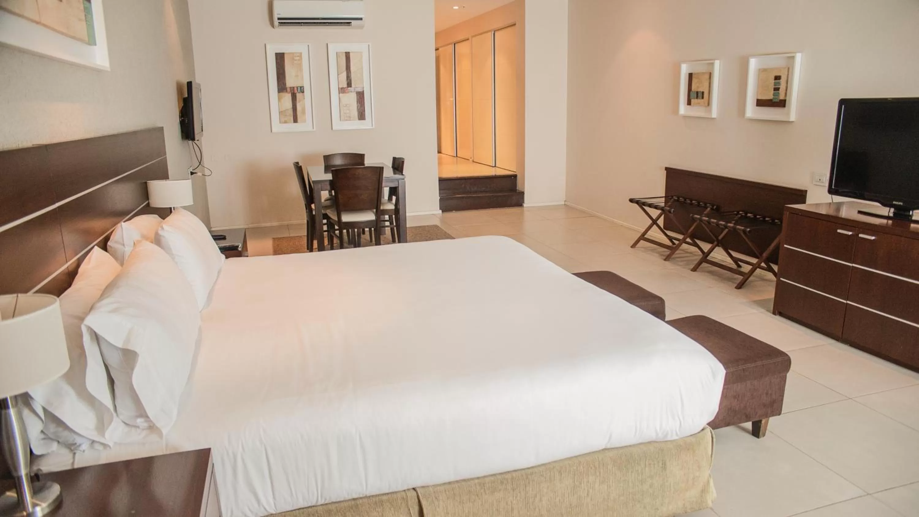 Photo of the whole room, Bed in Orfeo Suites Cordoba