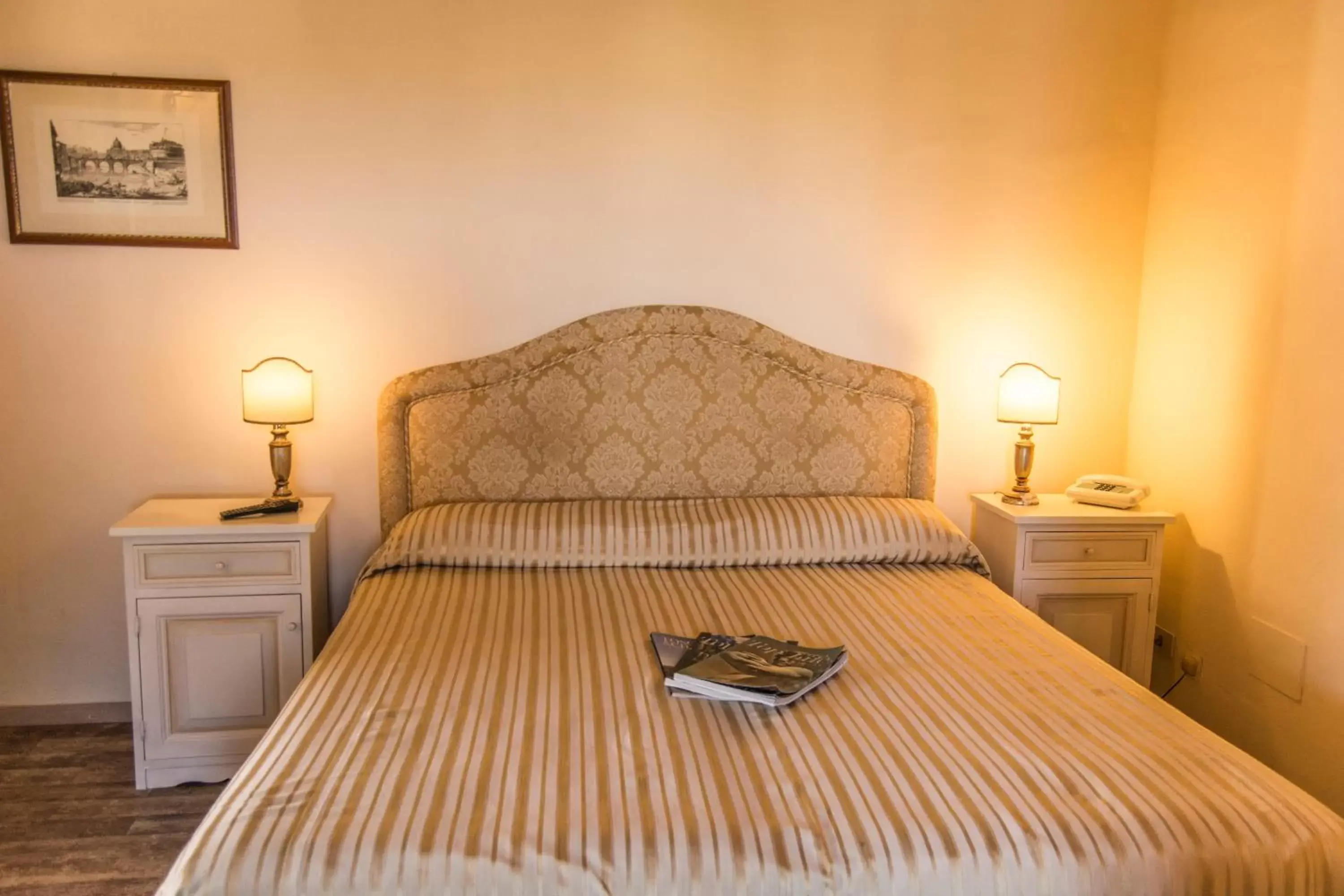 Photo of the whole room, Bed in Hotel Palazzo di Valli