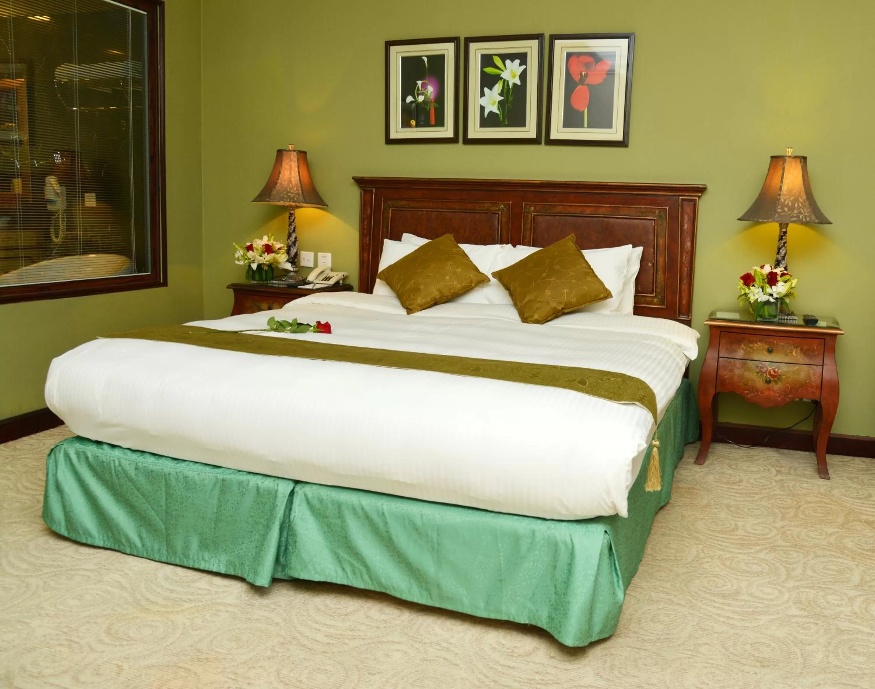 Bedroom, Bed in The Convention Center & Royal Suites Hotel