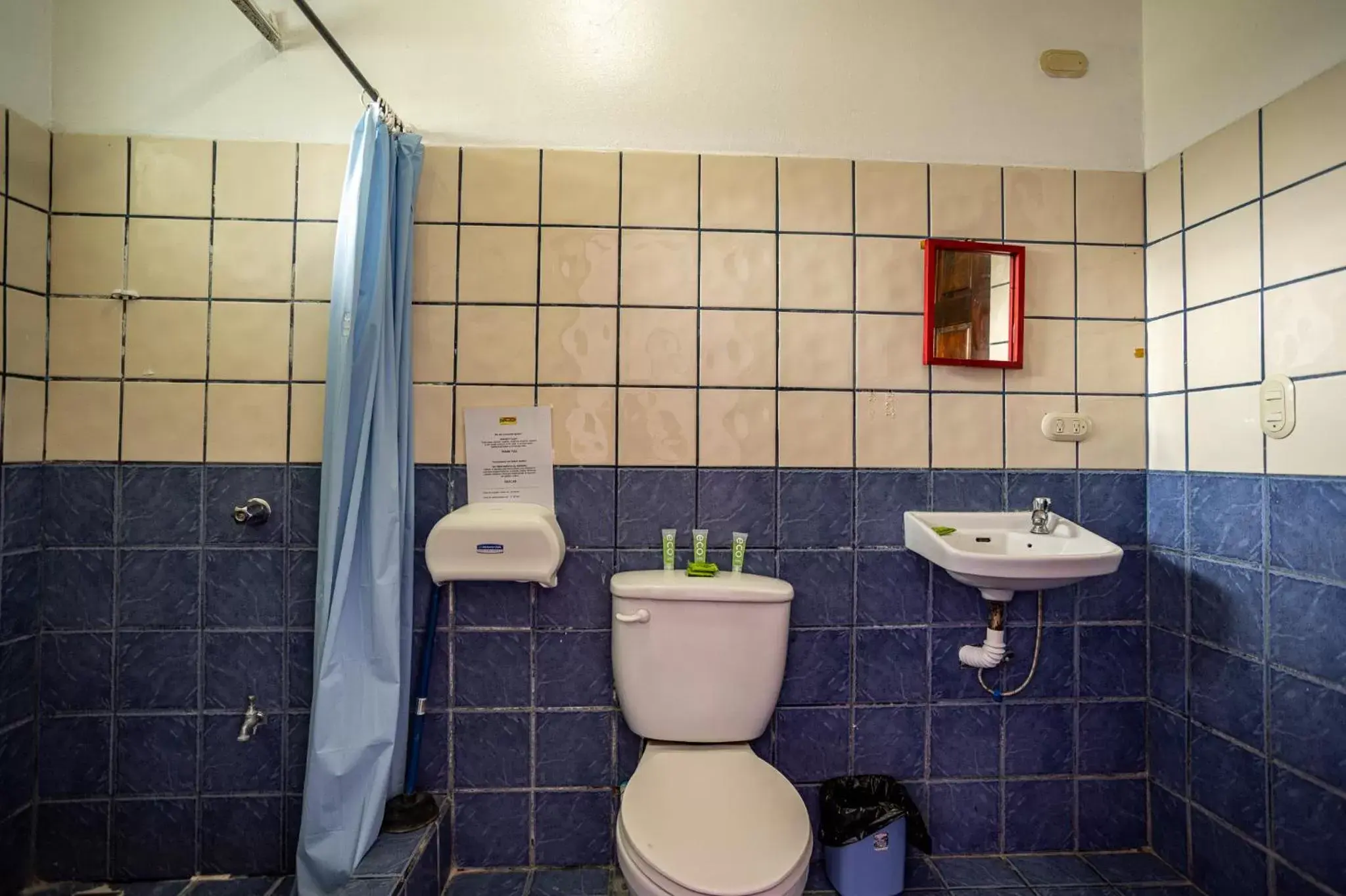 Toilet, Bathroom in Hotel El Rancho