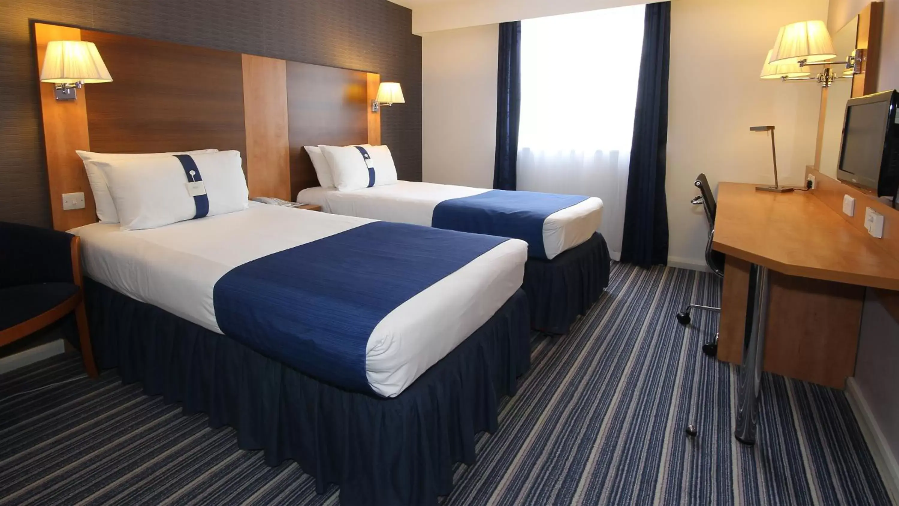 Photo of the whole room, Bed in Holiday Inn Express Nuneaton, an IHG Hotel