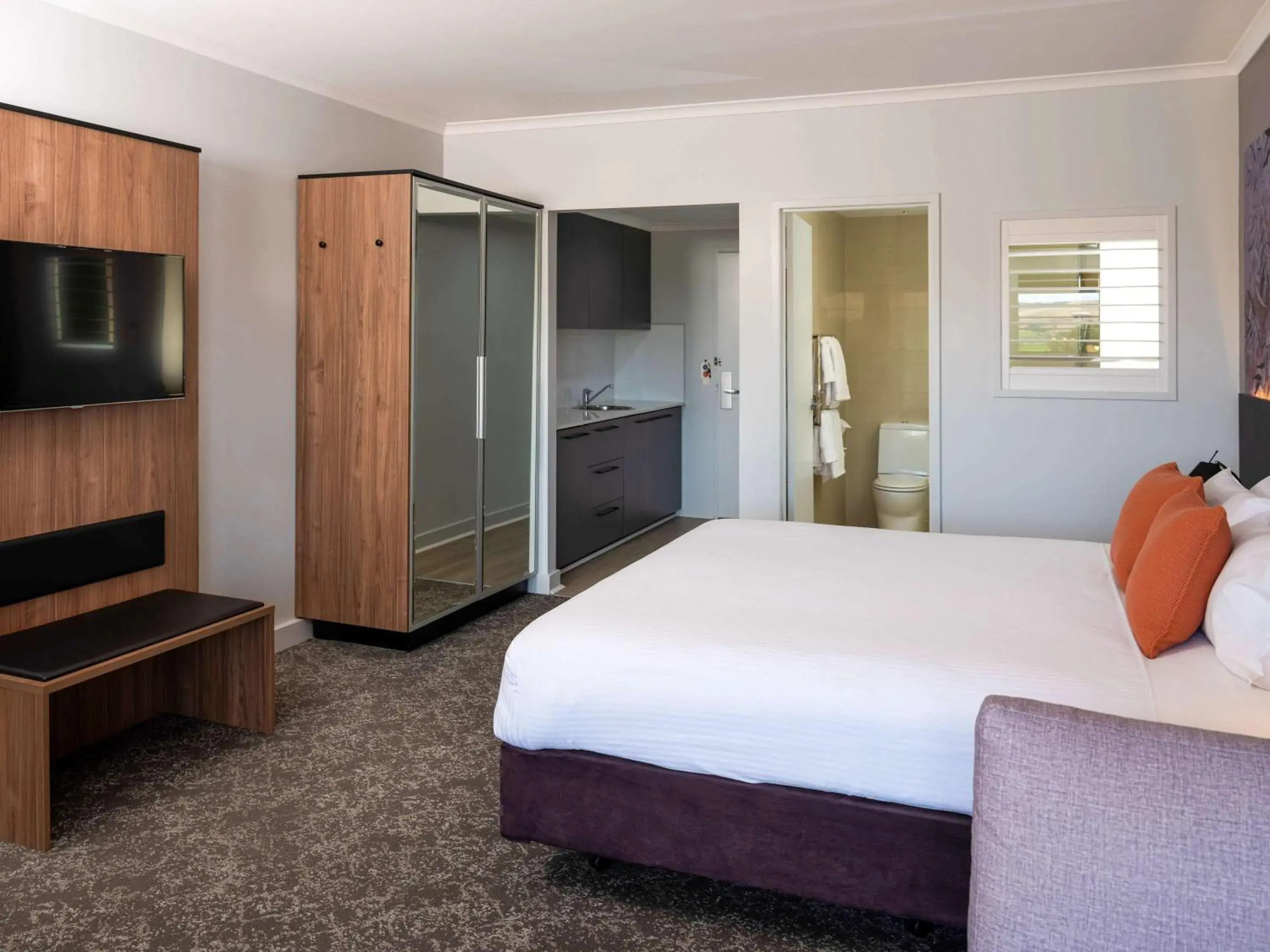 Photo of the whole room, Bed in Novotel Barossa Valley Resort