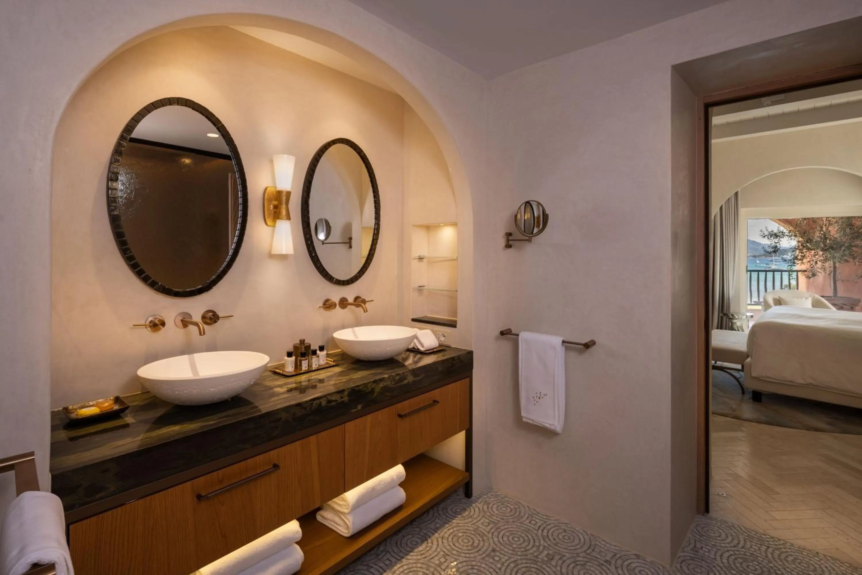 Bathroom, Bed in Hotel Cala di Volpe, a Luxury Collection Hotel, Costa Smeralda