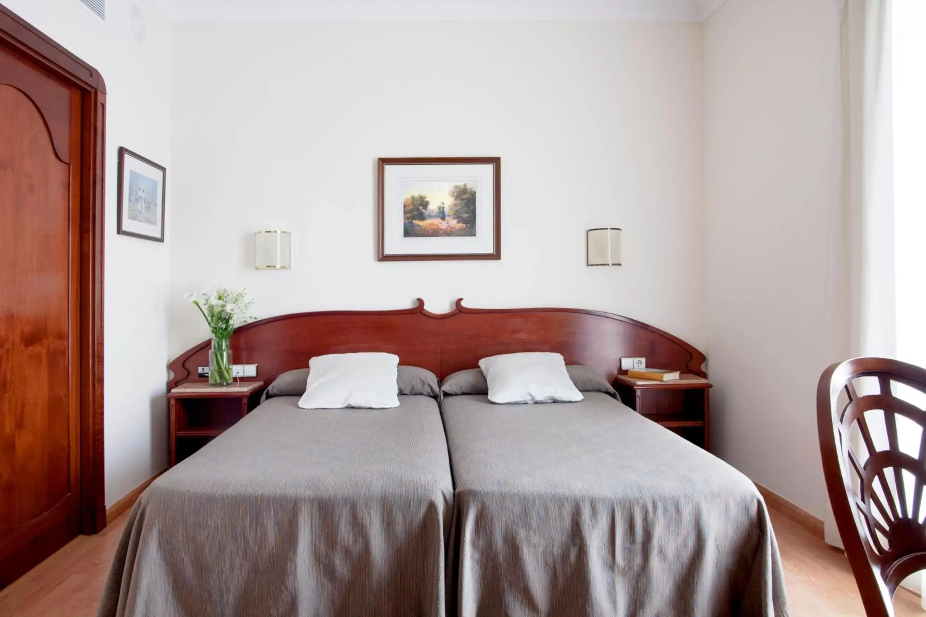 Bedroom, Bed in Gaudi Hotel