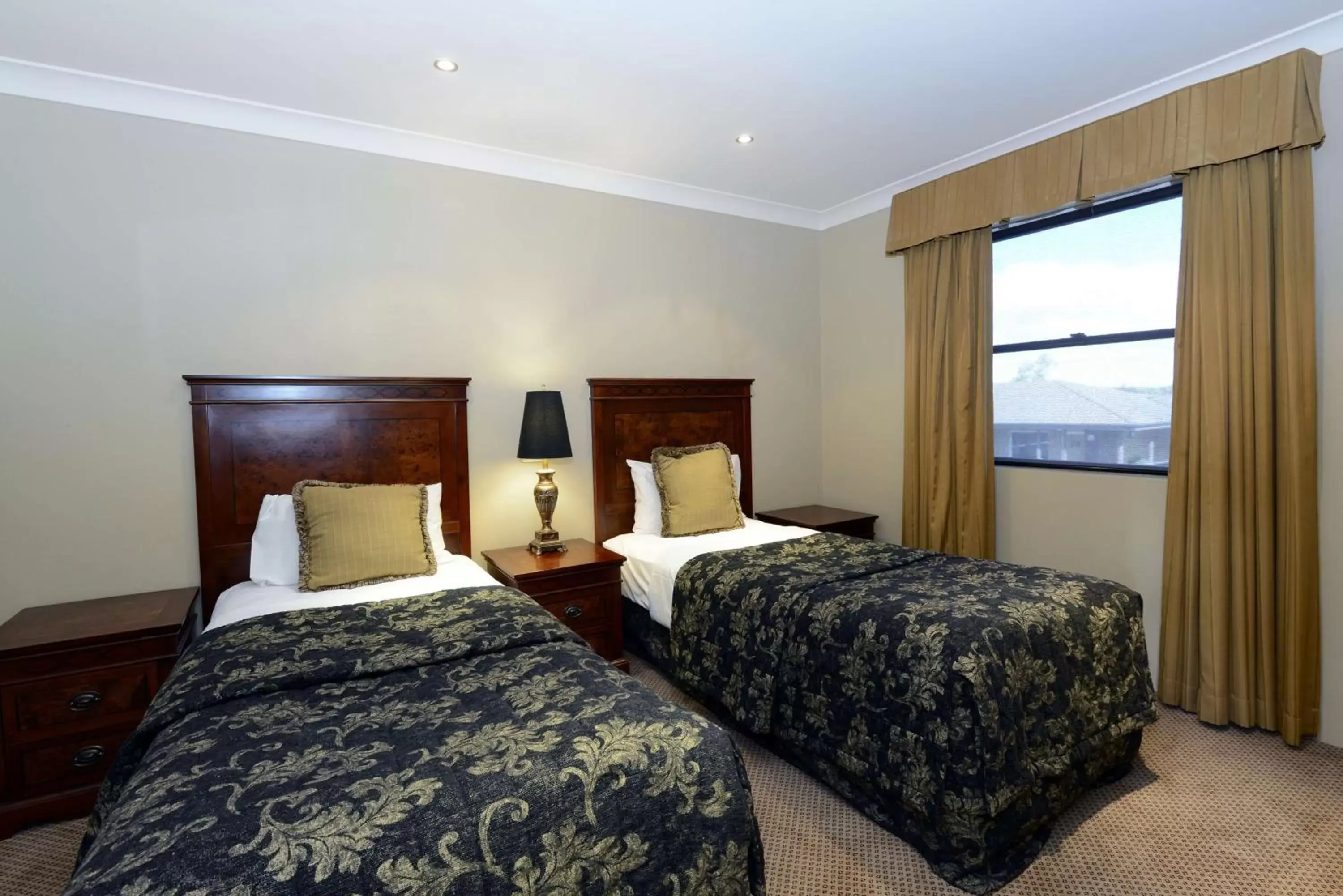 Photo of the whole room, Bed in Rydges Armidale