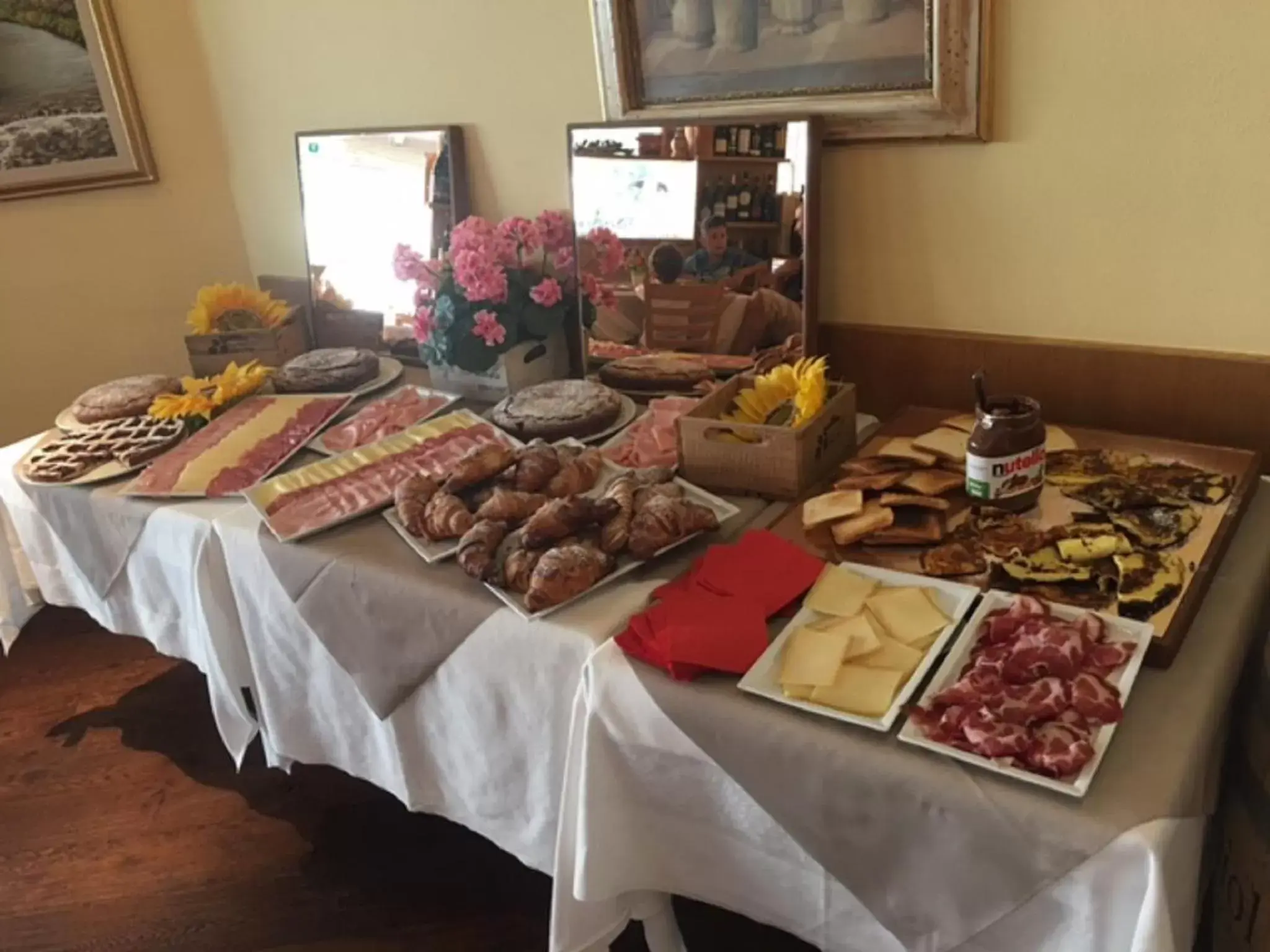 Buffet breakfast, Food in Hotel Concordia