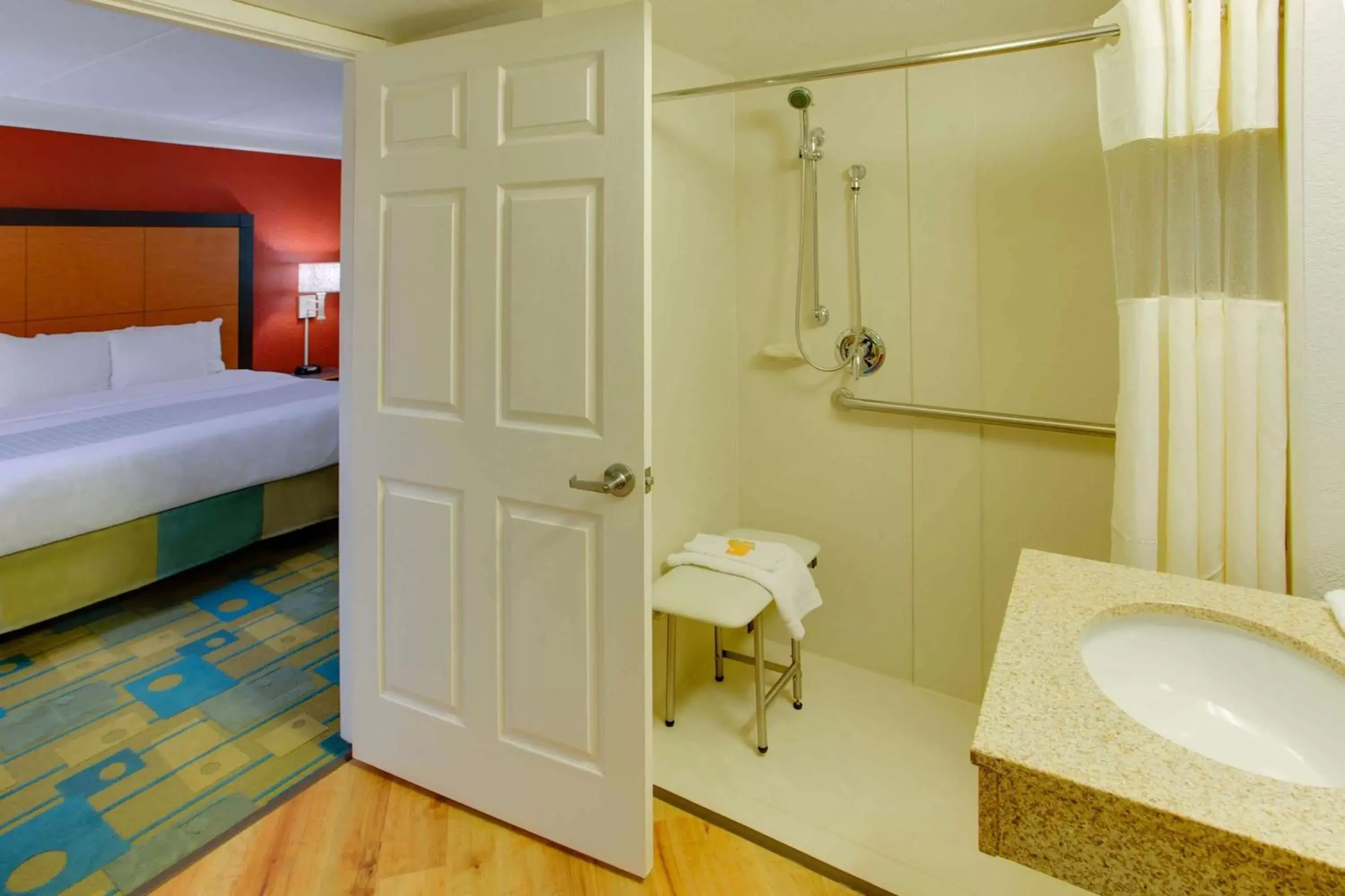 Photo of the whole room, Bathroom in La Quinta Inn by Wyndham Pittsburgh Airport
