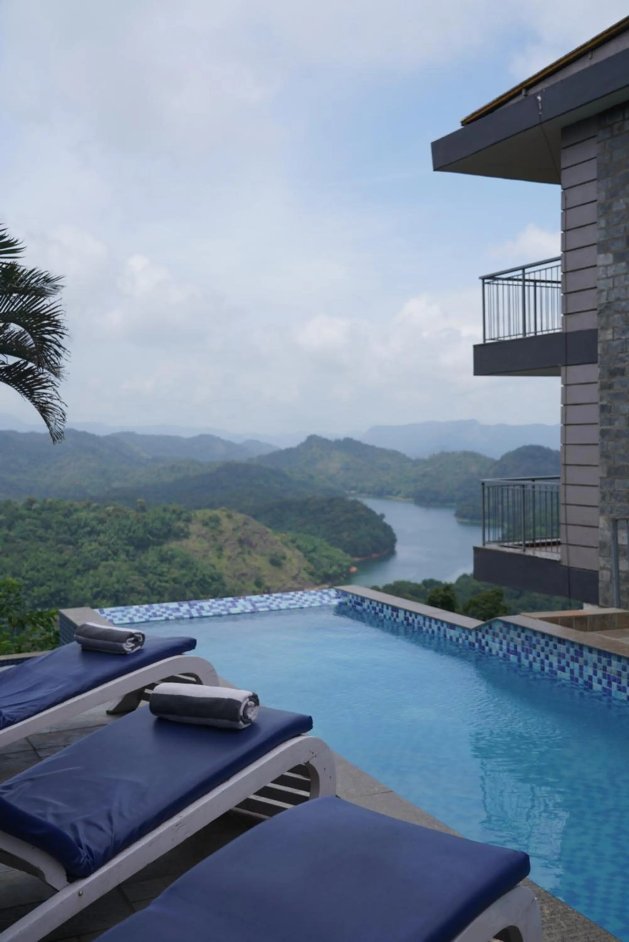 Day in Ragamaya Resort & Spa Munnar