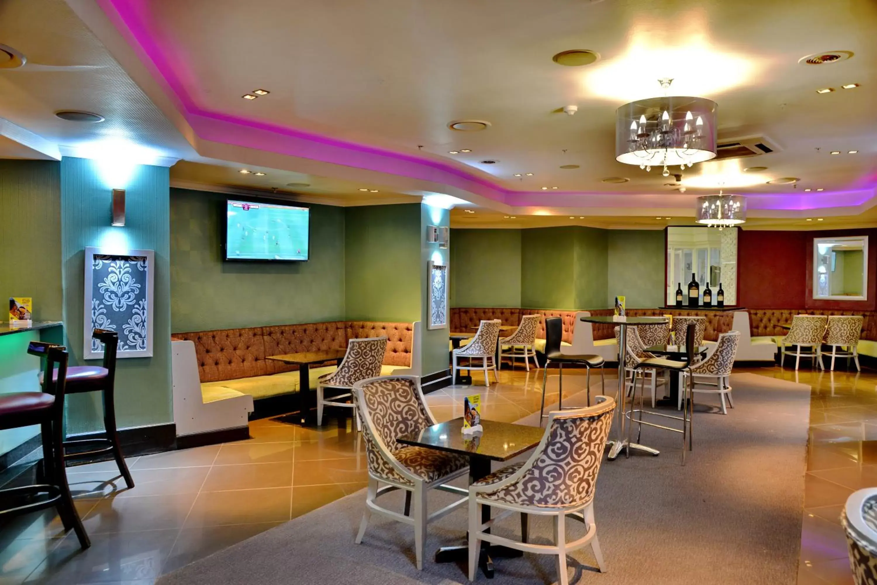 Lounge or bar, Restaurant/Places to Eat in ANEW Hotel Parktonian Johannesburg