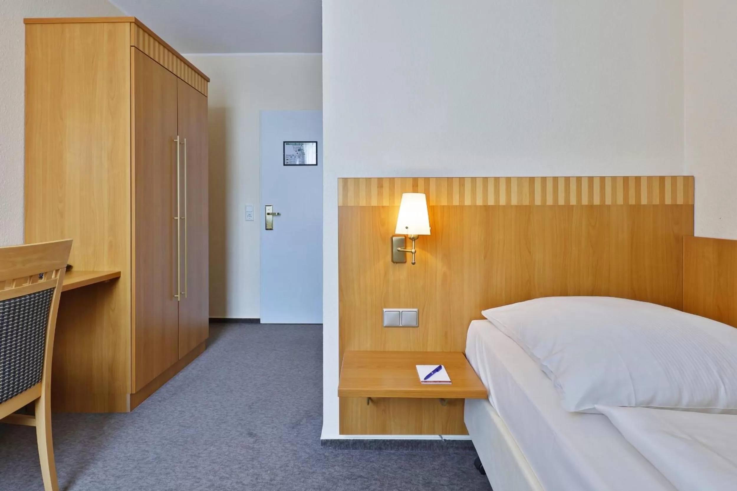 Photo of the whole room, Bed in City Partner Central-Hotel Wuppertal