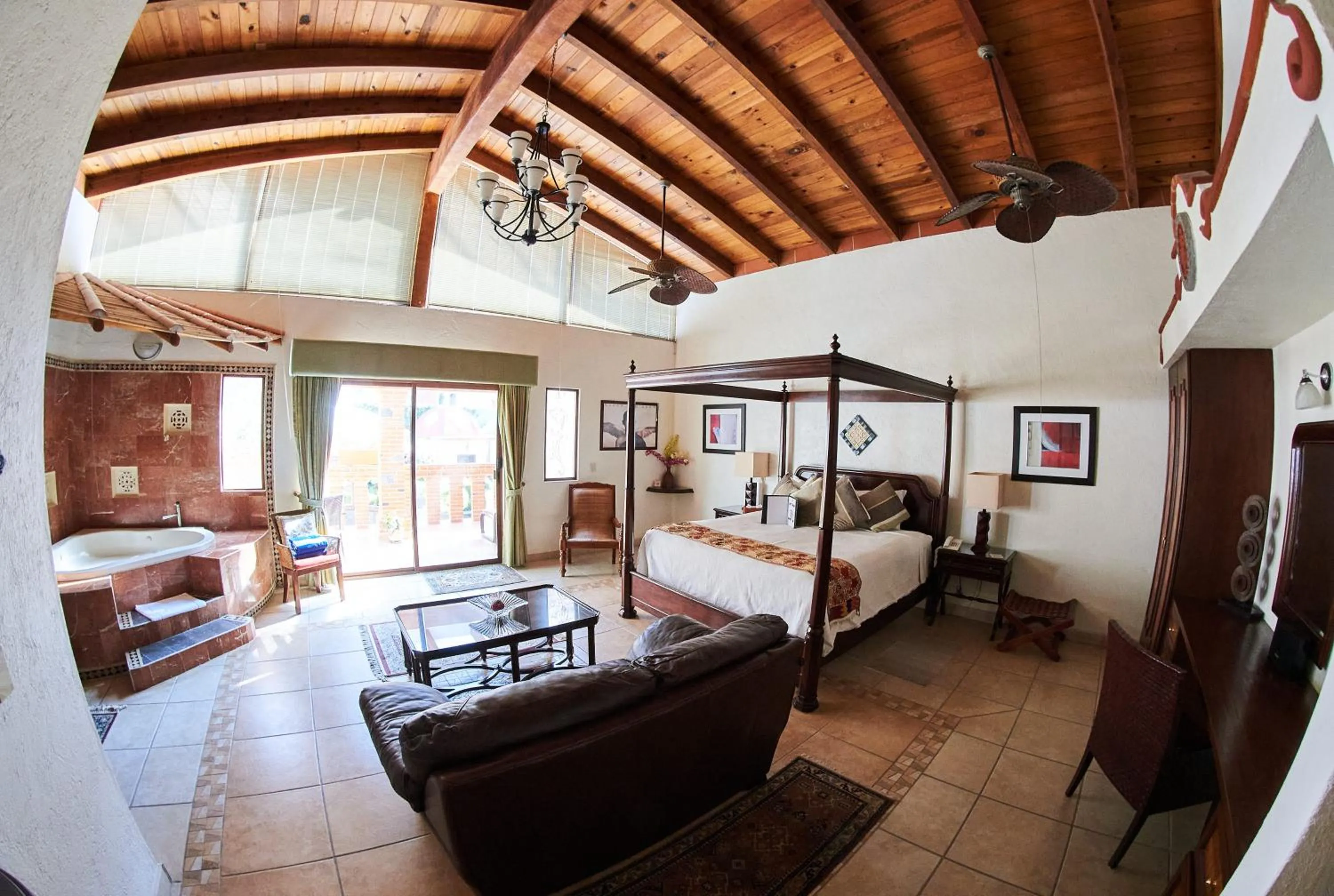 Hot Tub, Bed in La Buena Vibra Wellness Resort & Spa