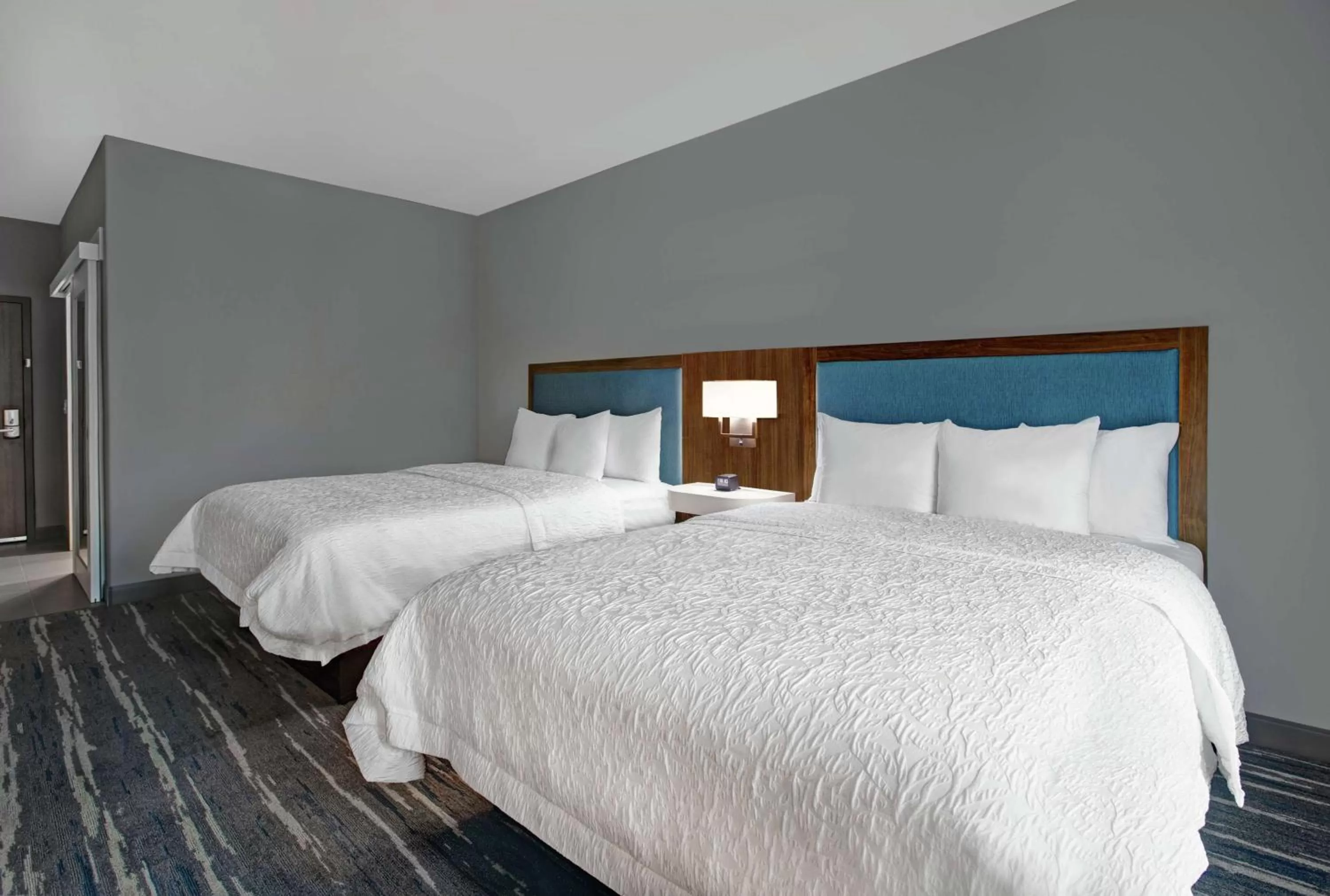 Photo of the whole room, Bed in Hampton Inn Weslaco