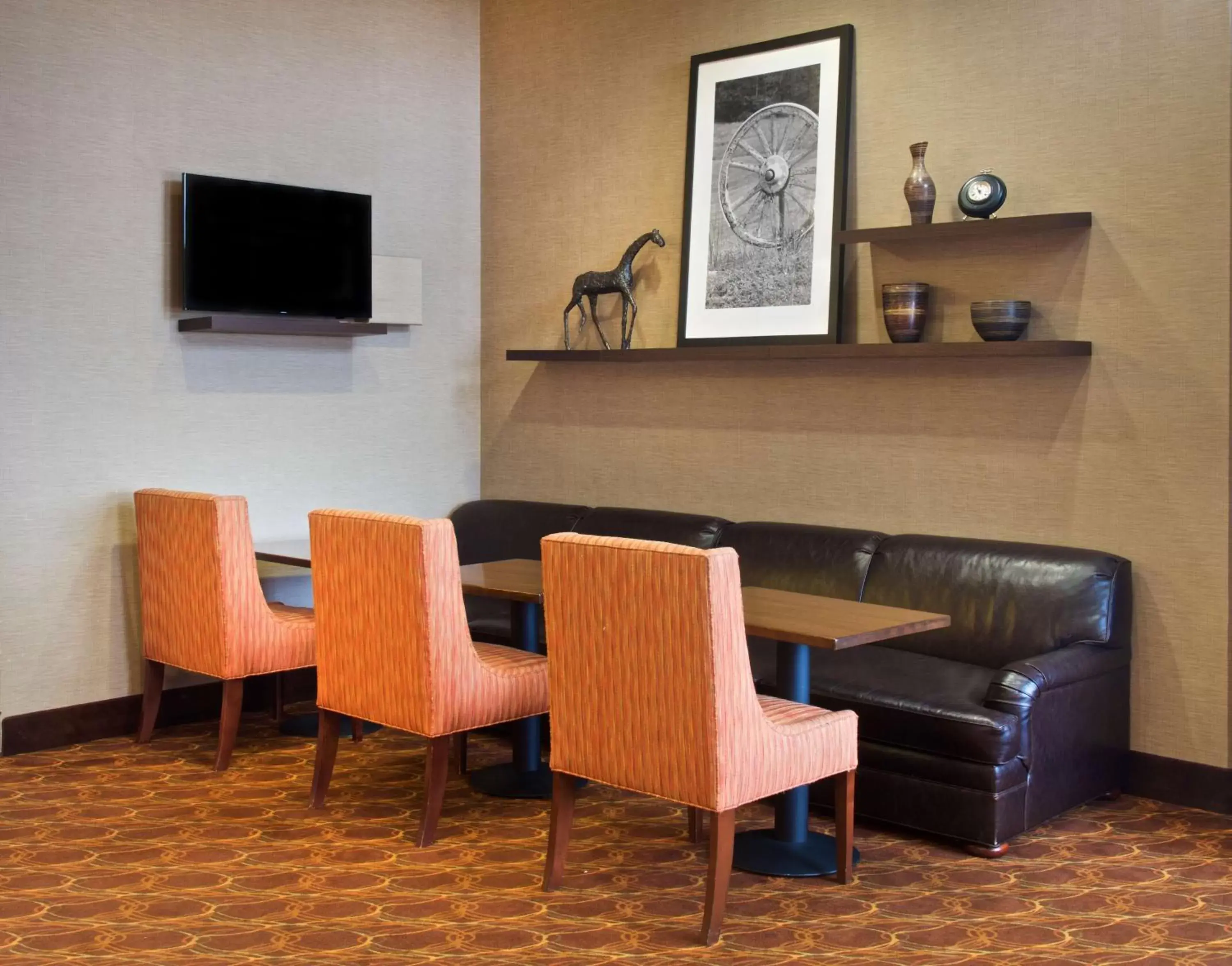 Breakfast, TV/Entertainment Center in Hampton Inn & Suites N Ft Worth-Alliance Airport
