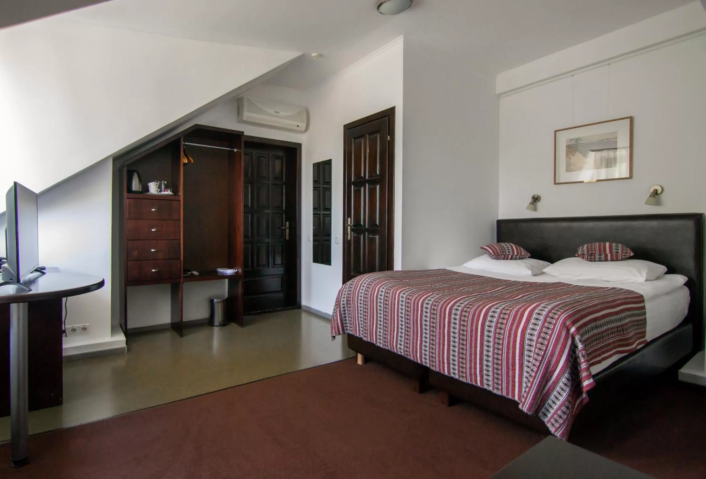 Coffee/tea facilities, Bed in Knyazha Hora Hotel