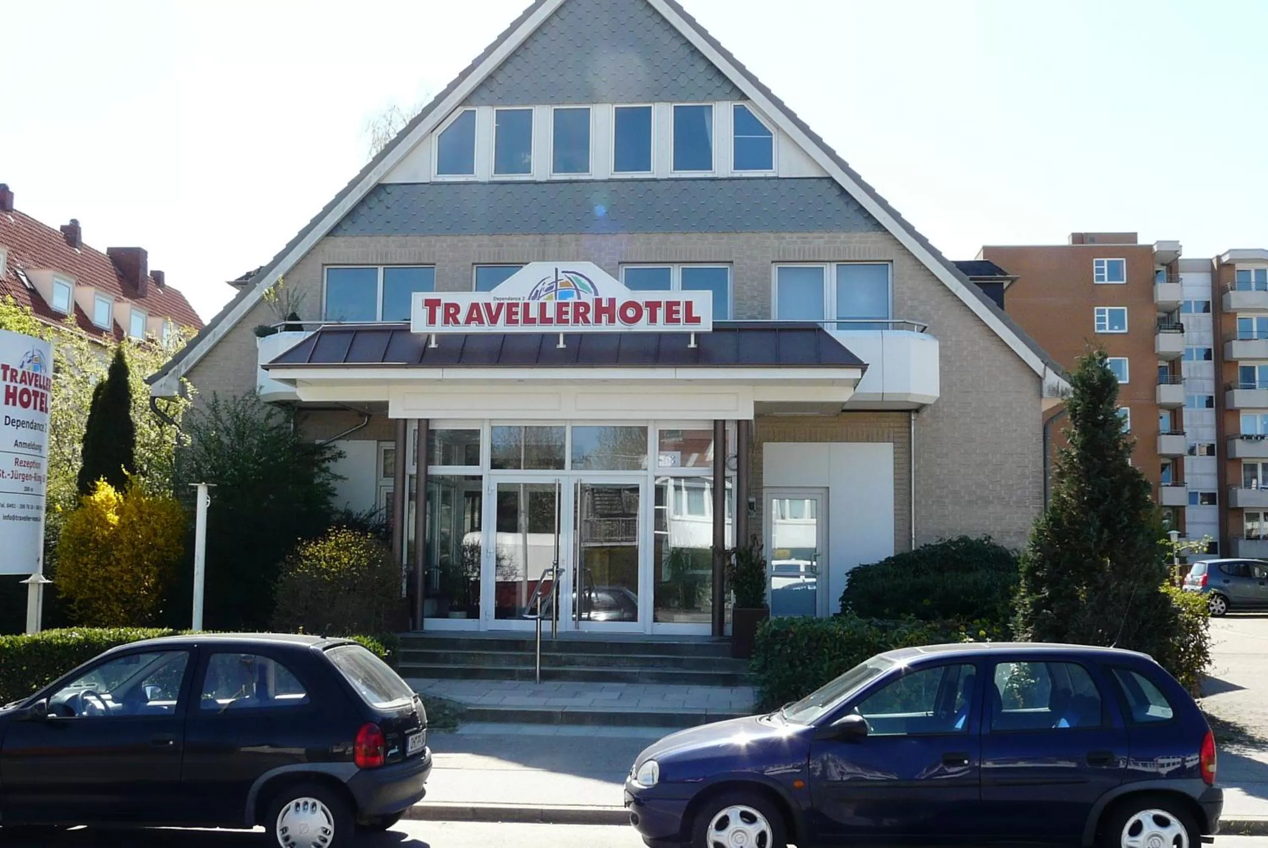 Facade/entrance in Traveller Hotel