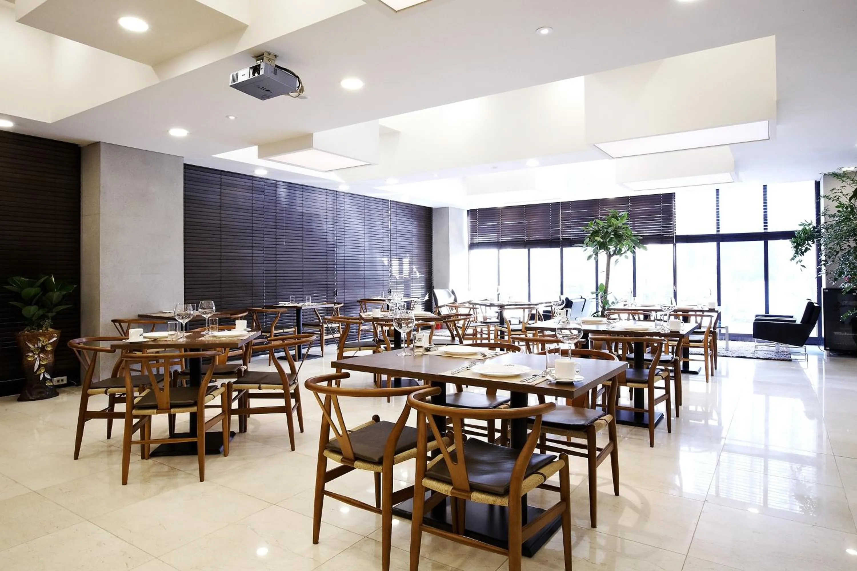 Restaurant/places to eat in Urban Boutique Hotel