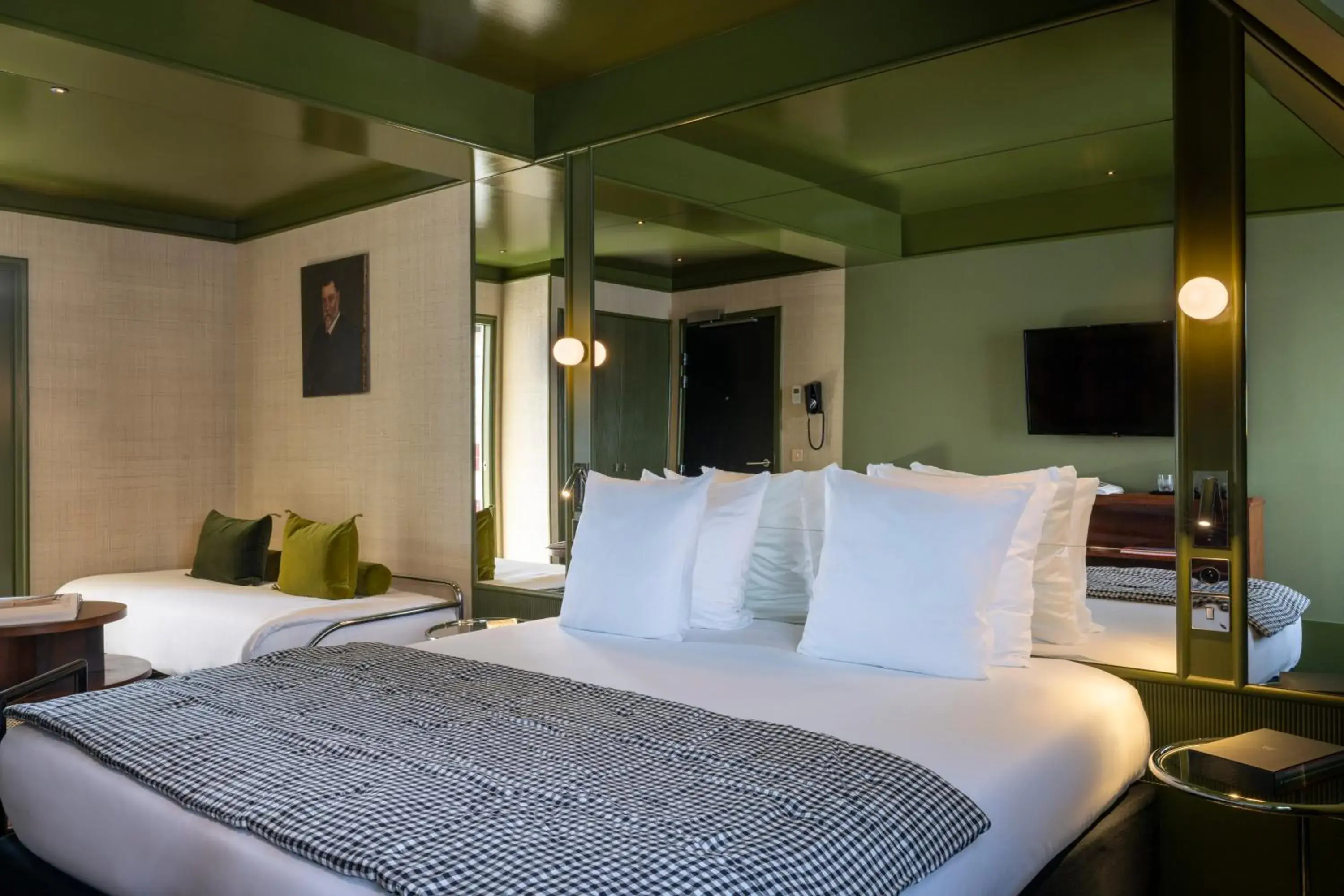 Living room, Bed in Hôtel du Home Moderne Living room, Bed in Hôtel du Home Moderne