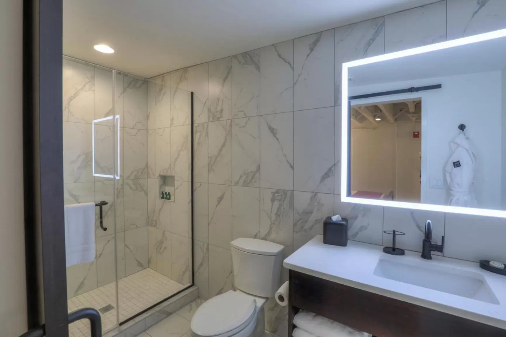 Toilet, Bathroom in Studio 154 Luxury Hotel