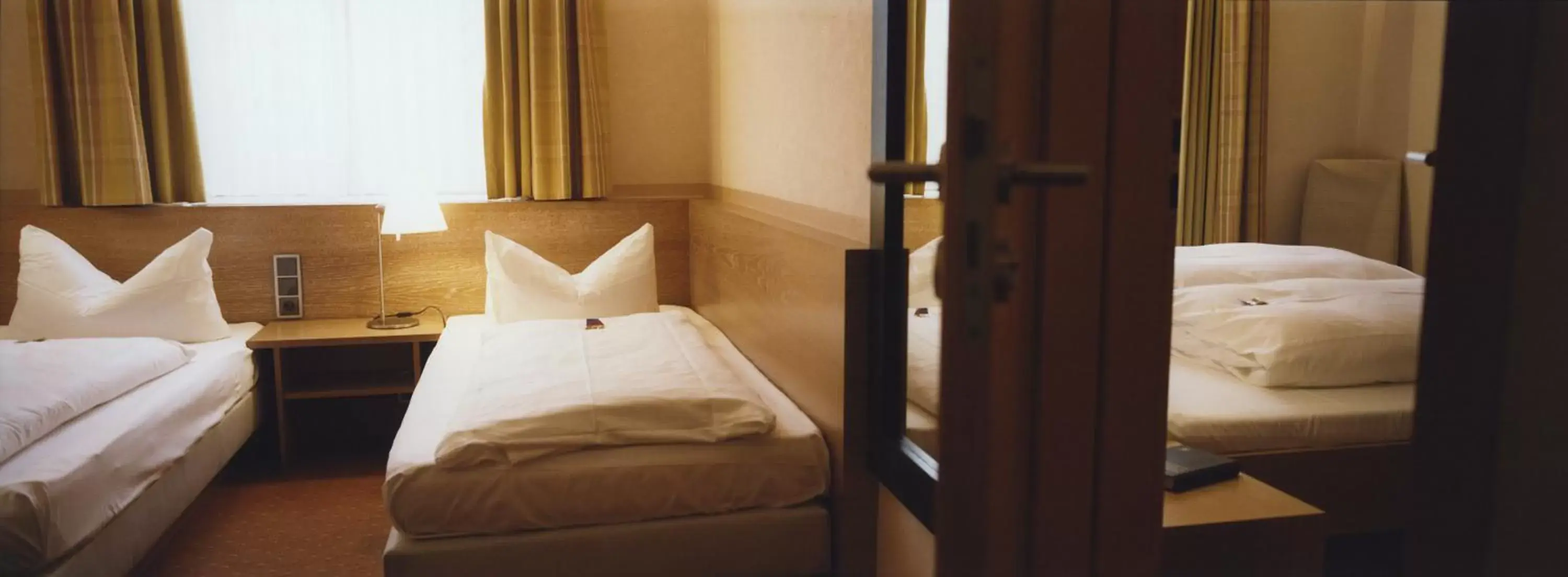 Day, Bed in Hotel Jedermann