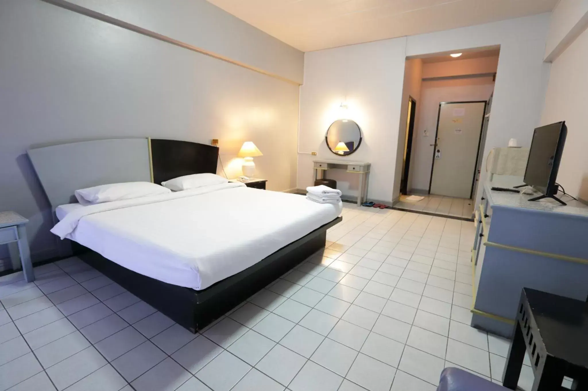 Photo of the whole room, Bed in Pin Hotel