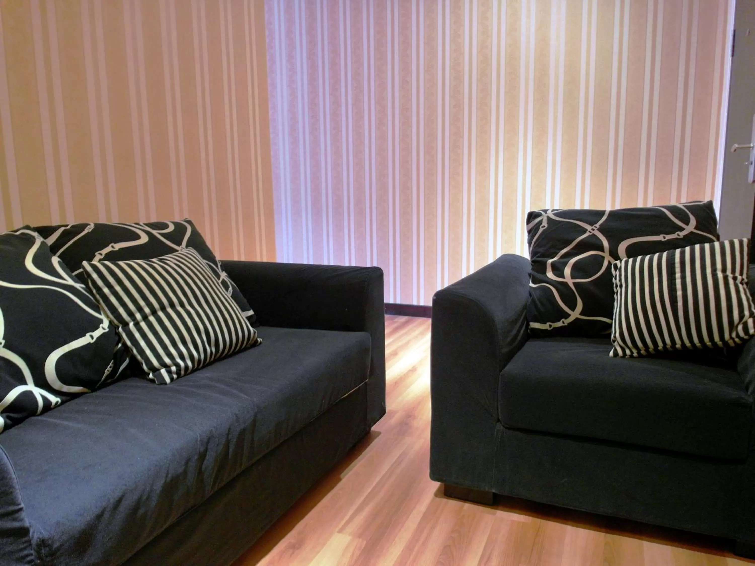 Living room in Mandarin Hotel Kota Kinabalu