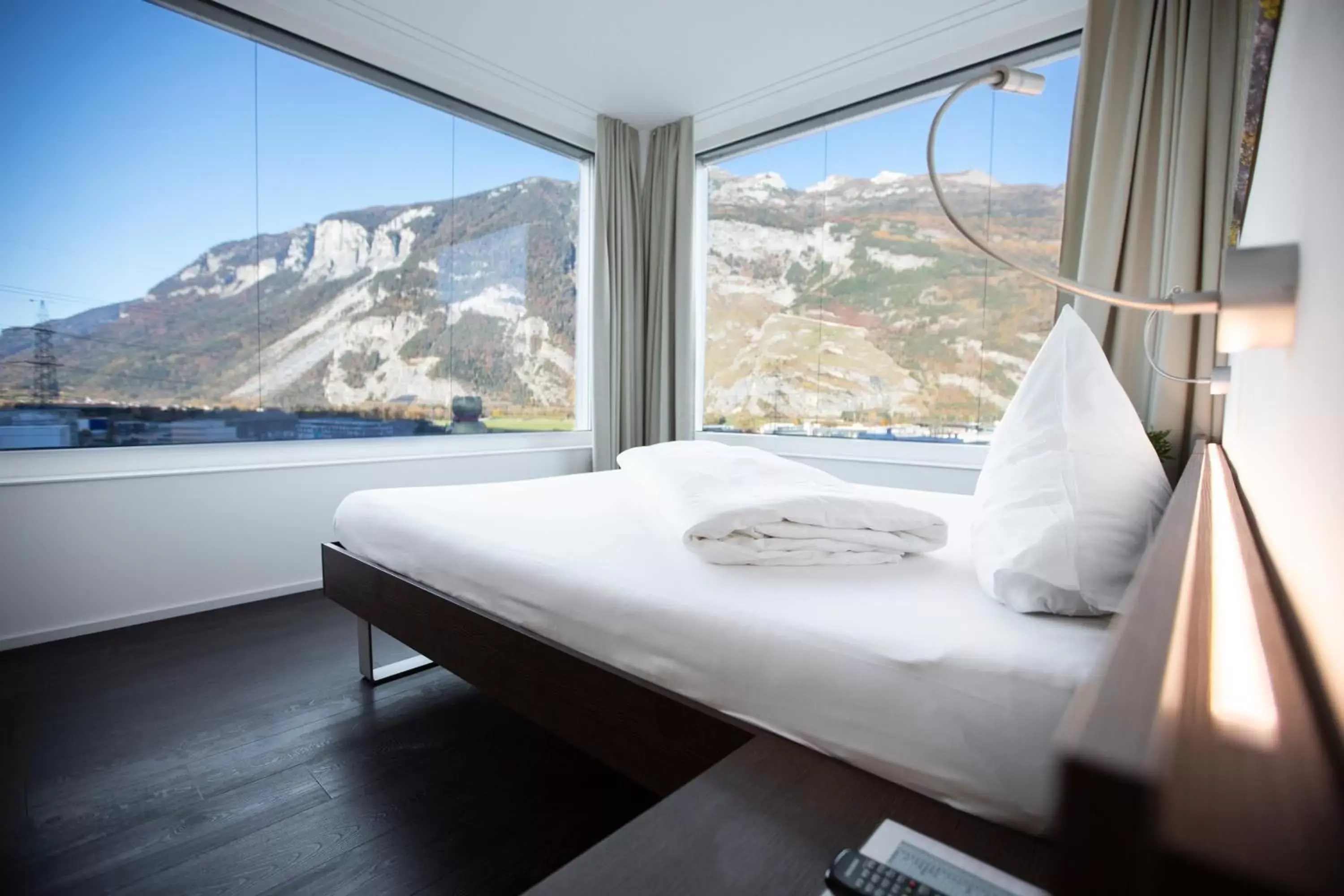 Bedroom, Mountain View in Mercure Chur City West