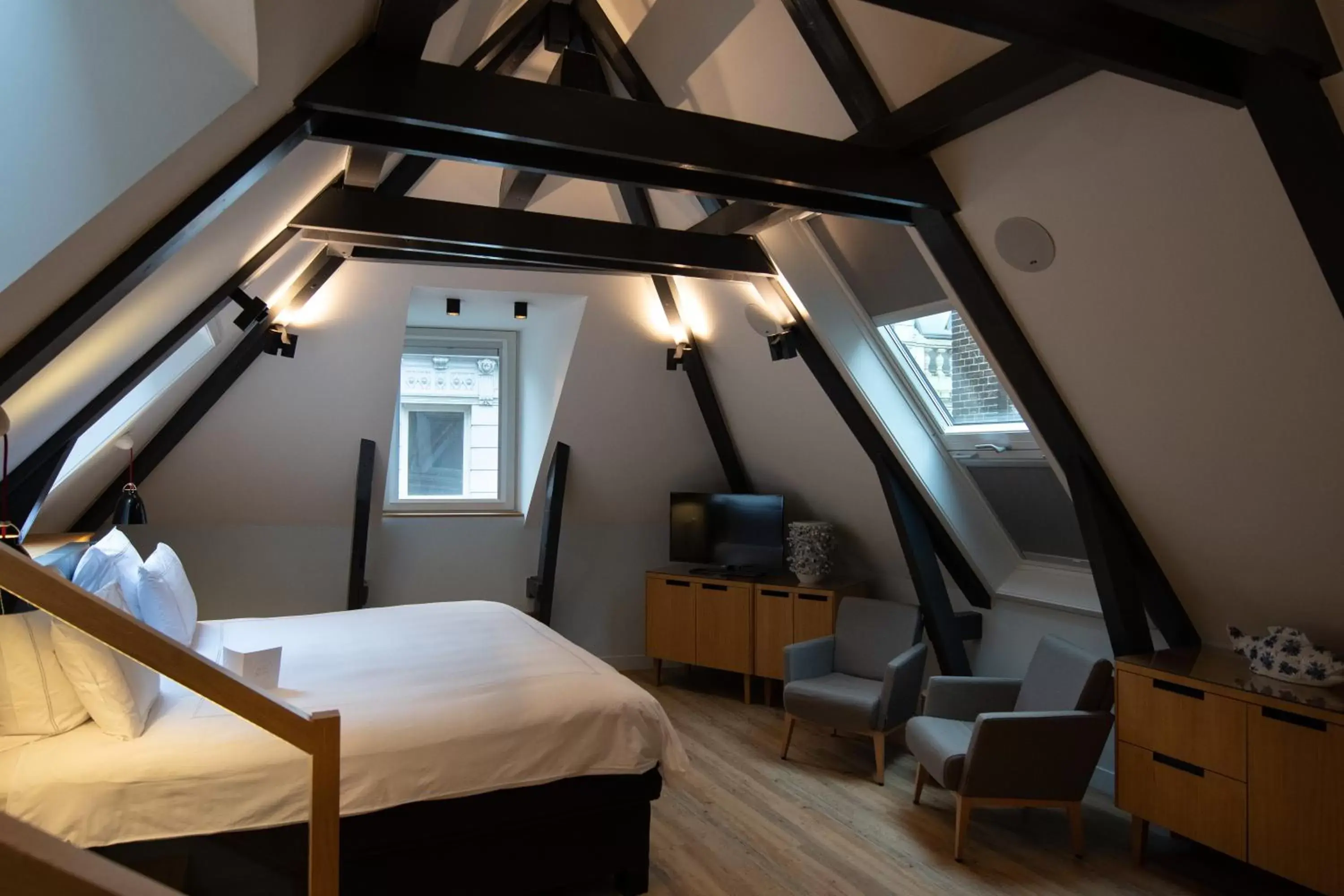 Bed in Swissôtel Amsterdam