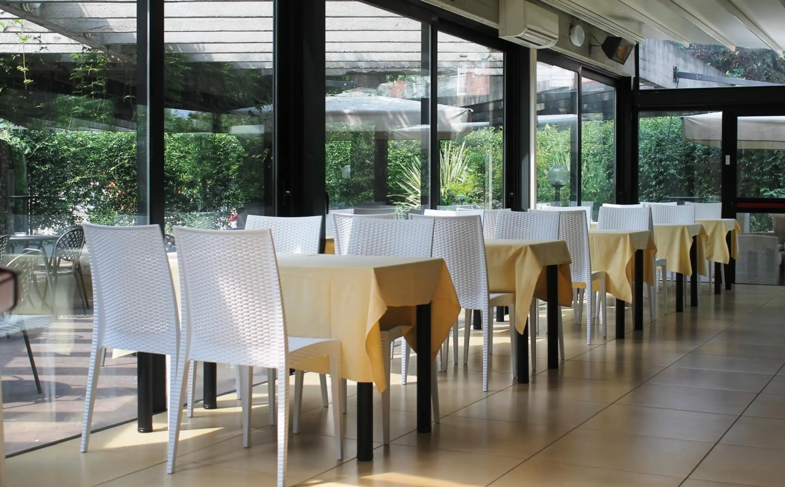 Restaurant/Places to Eat in iH Hotels Milano Eur - Trezzano sul Naviglio