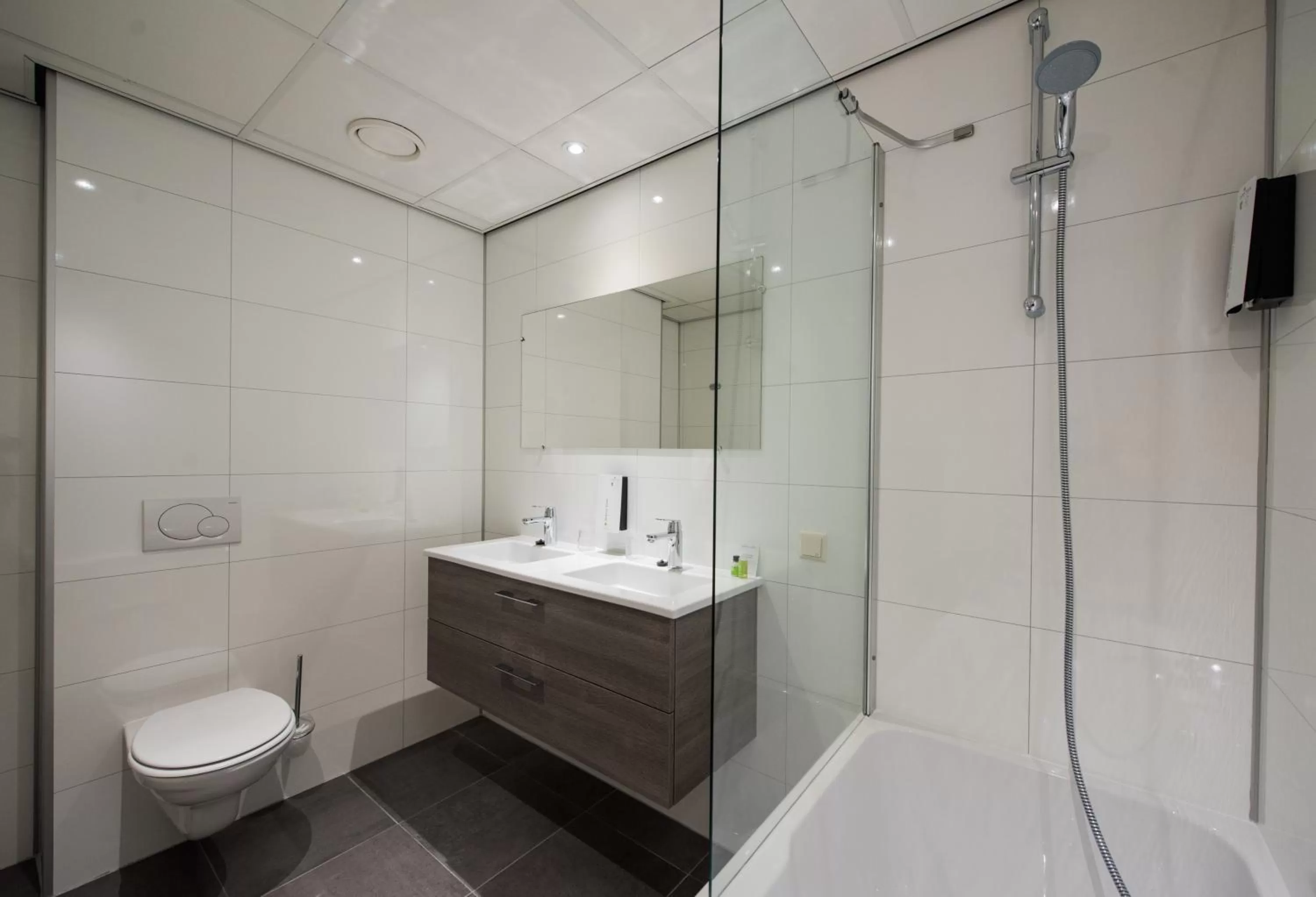 Shower in Tulip Inn Leiden Centre