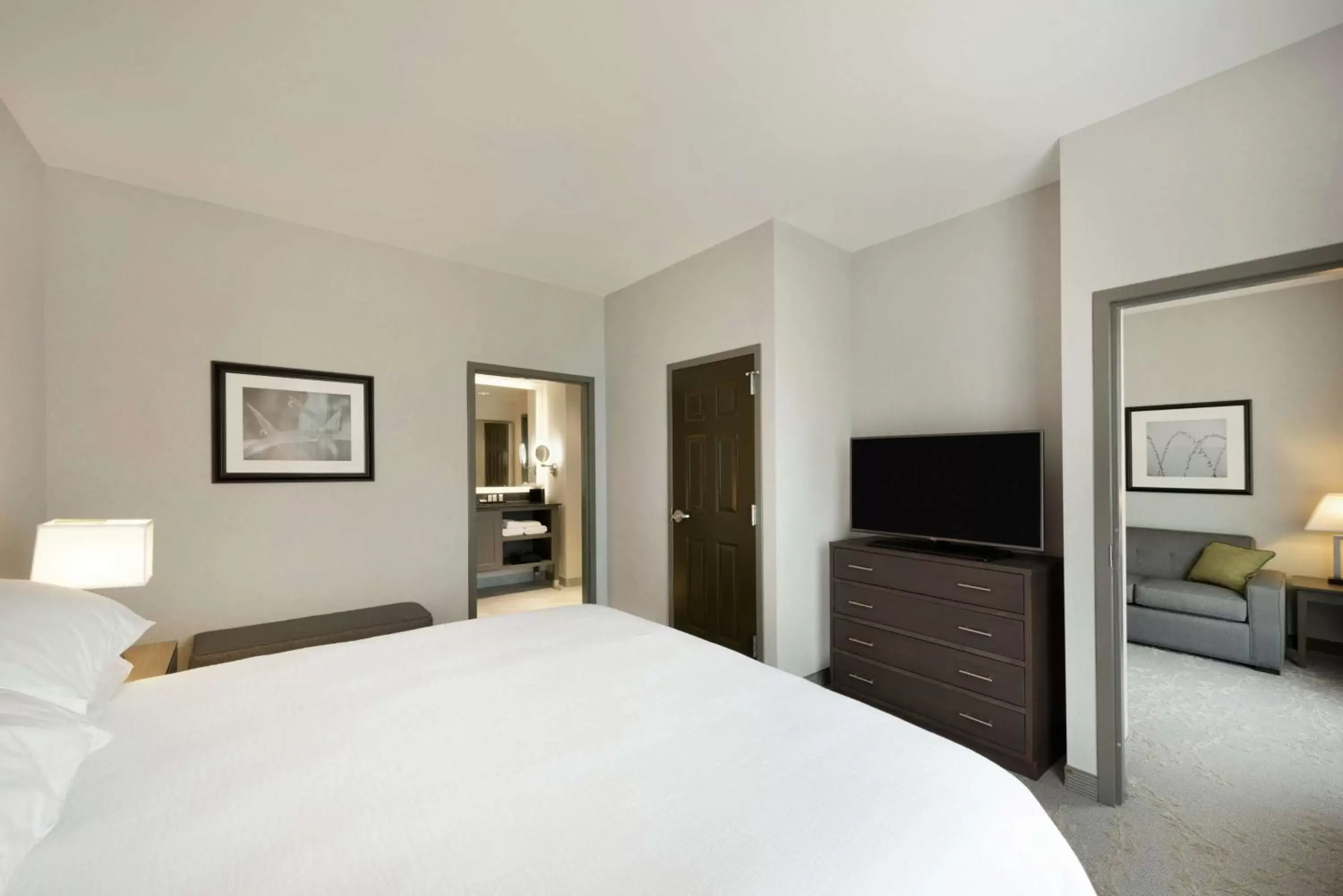 Bedroom, Bed in Embassy Suites Charlotte/Ayrsley