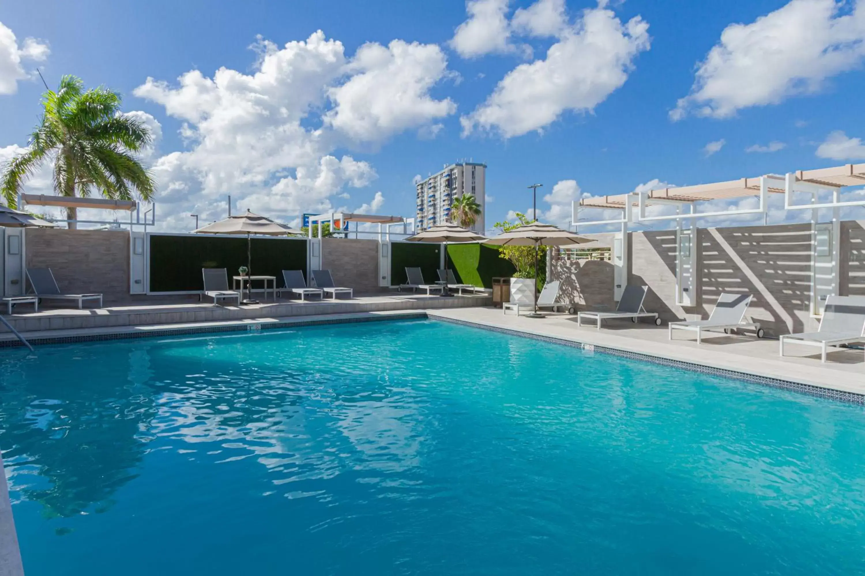 Activities, Swimming Pool in TRYP by Wyndham Isla Verde