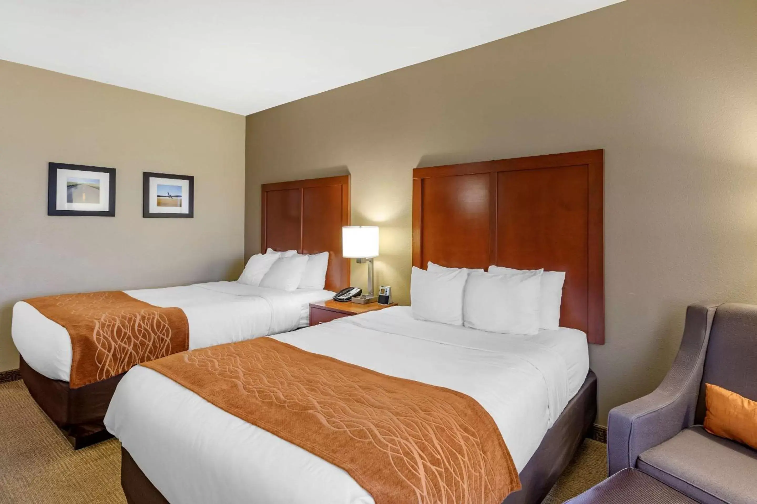 Photo of the whole room, Bed in Comfort Inn Evansville-Casper