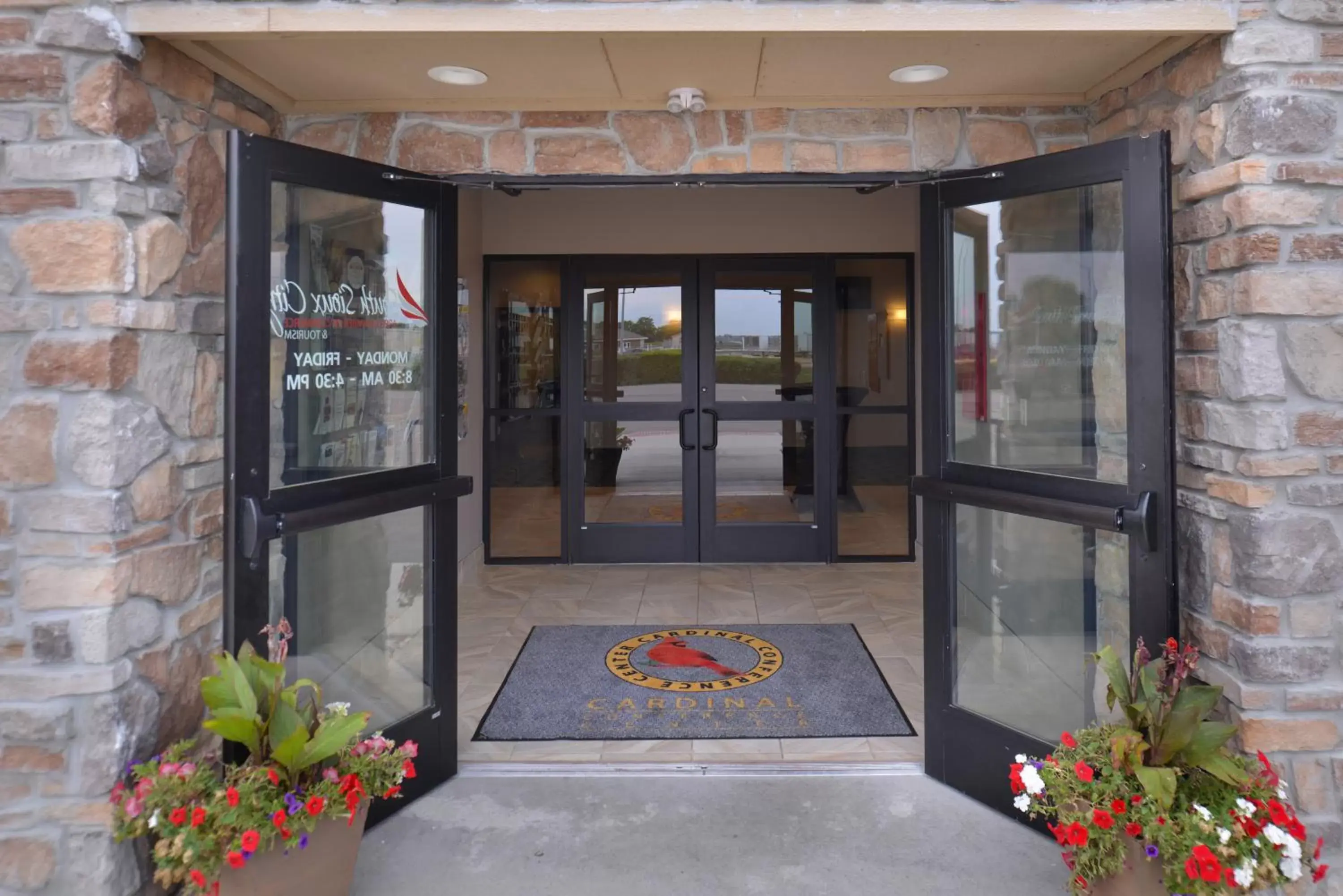 Property building, Facade/Entrance in Cottonwood Inn and Conference Center