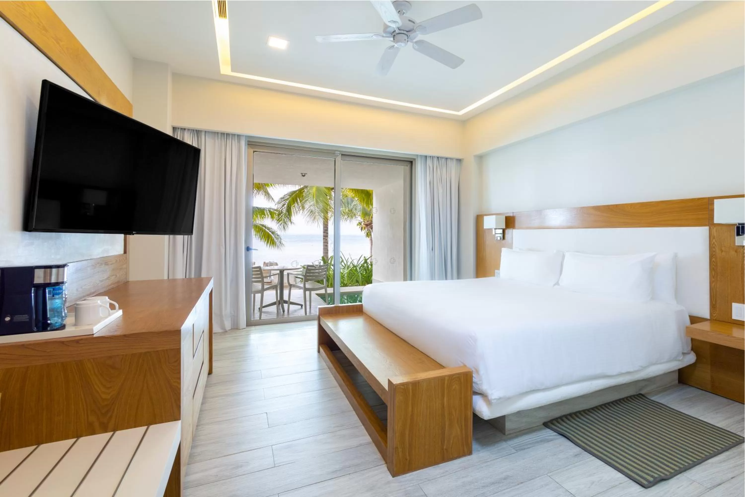 Bedroom, Bed in Izla Beach Front Hotel