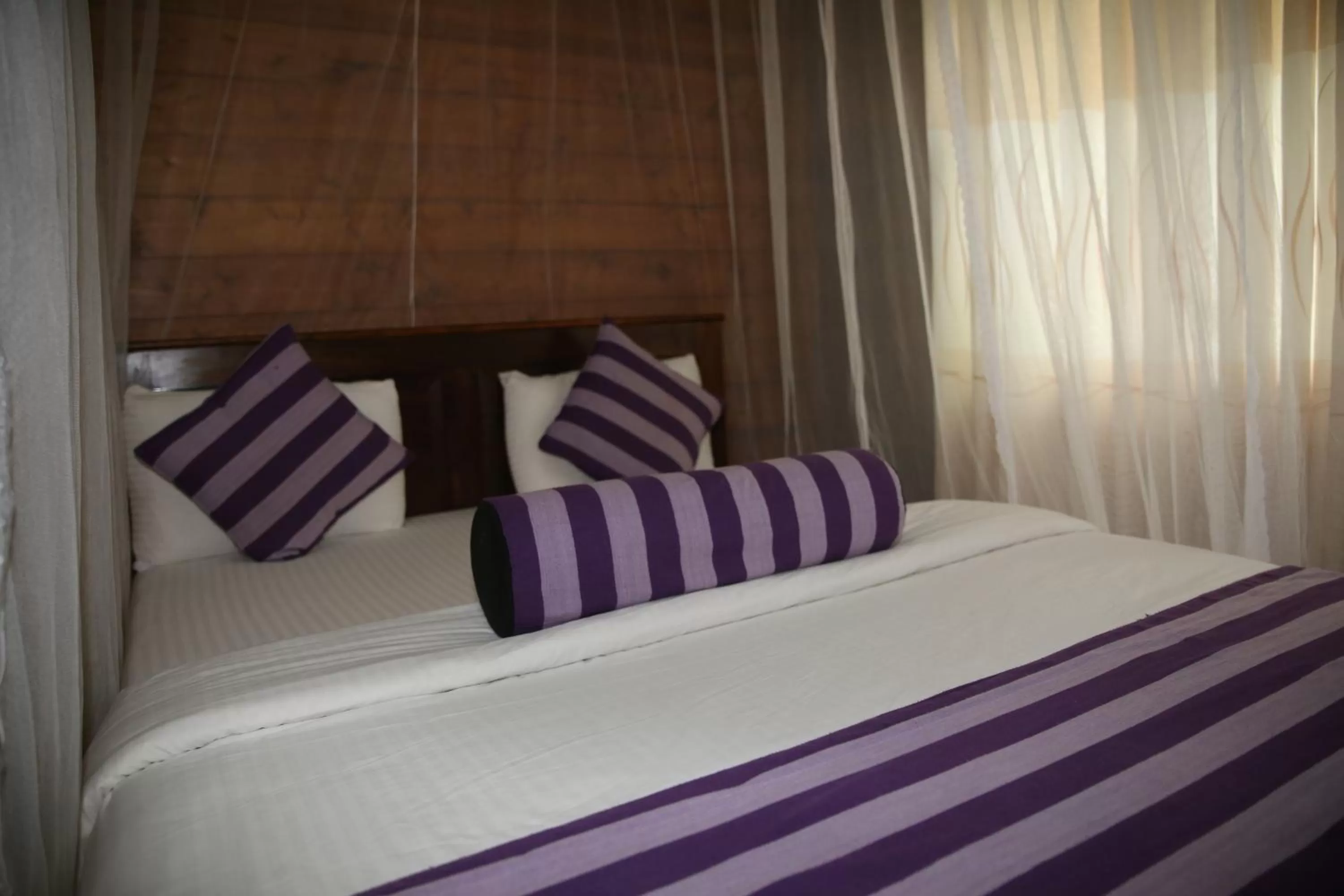 Bed in Jungle Face Inn