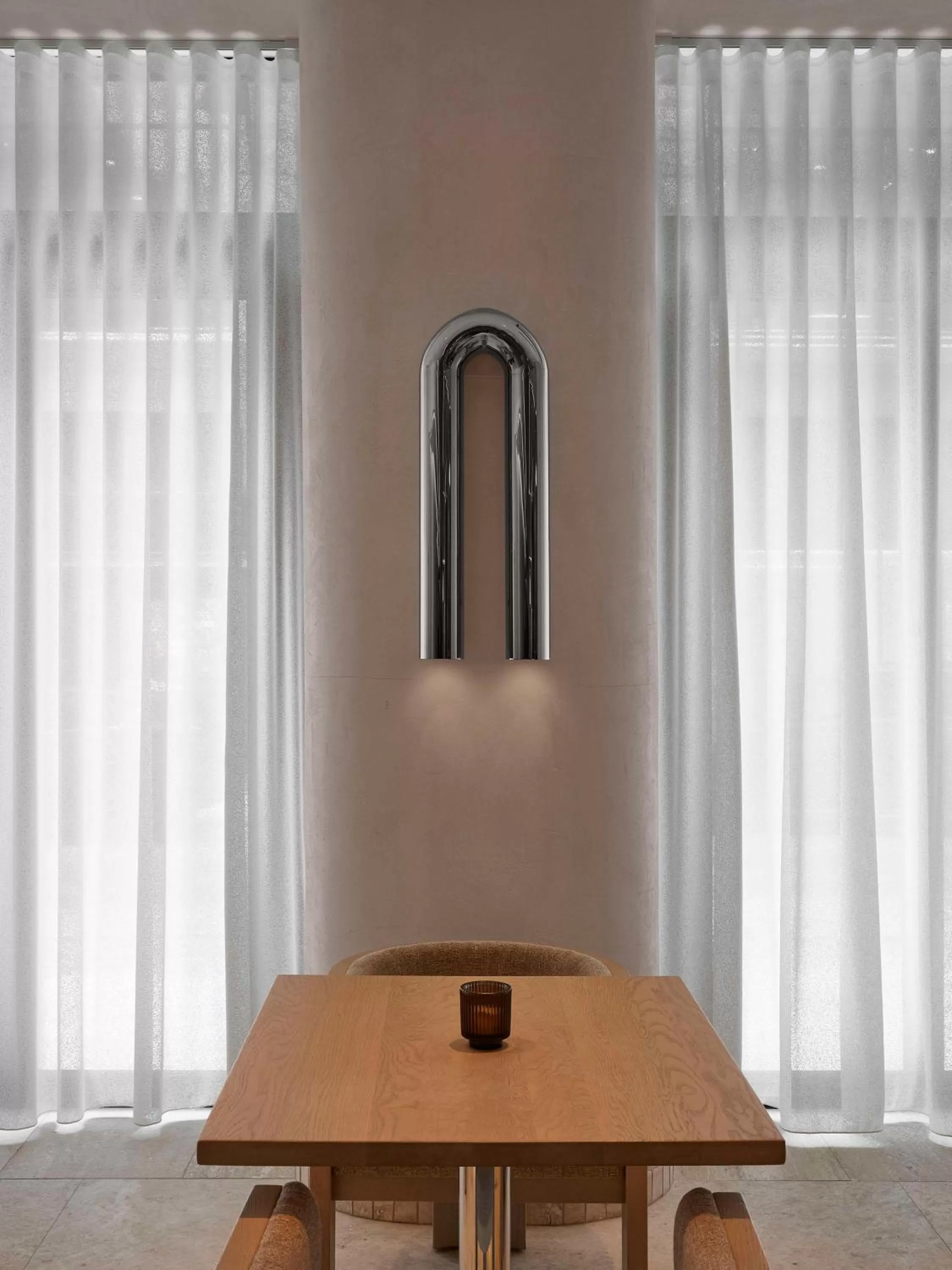 Restaurant/places to eat in Vogue Hotel Montreal Downtown, Curio Collection by Hilton