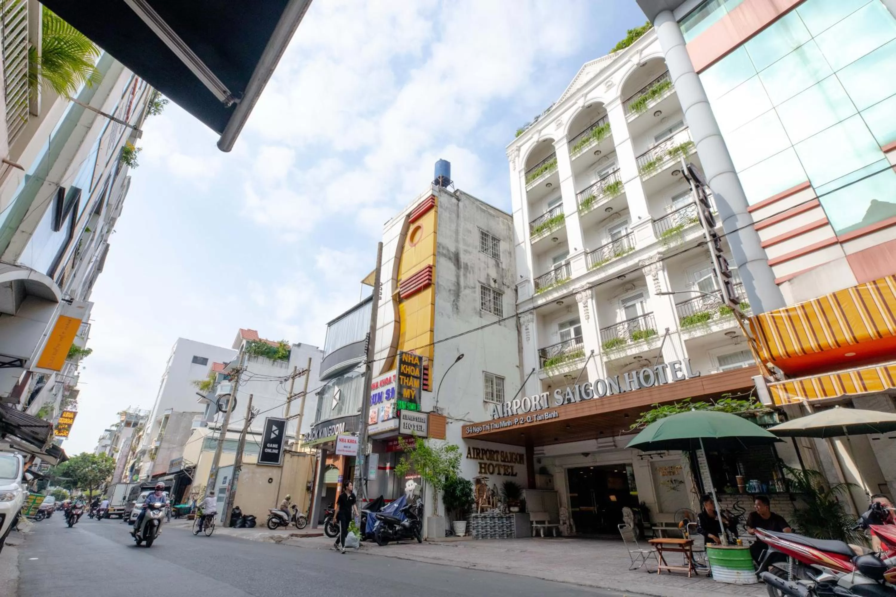 Property building in Airport Saigon Hotel - Gần ẩm thực đêm chợ Phạm Văn Hai